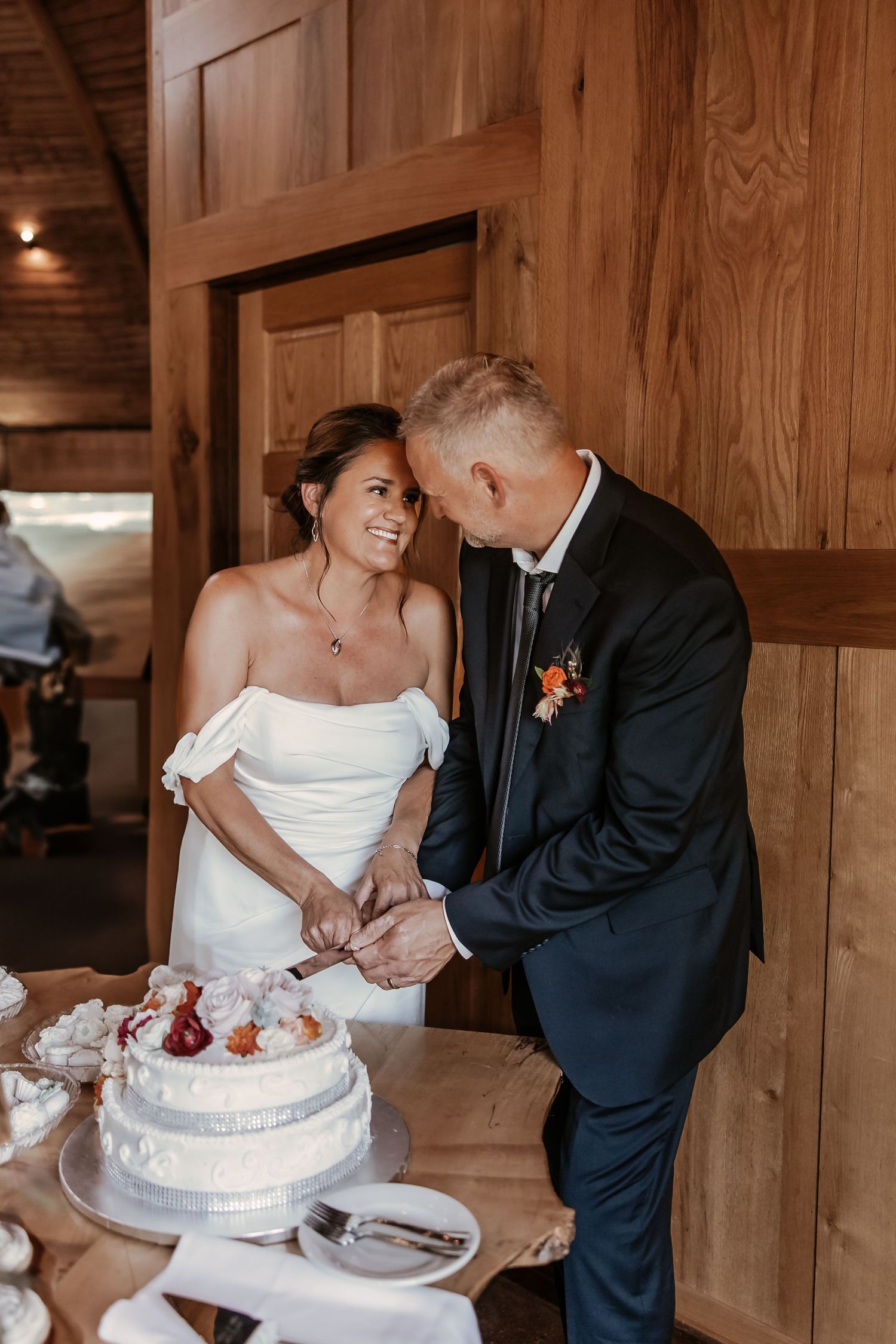 Wedding and engagement photographer based in Dubuque, Iowa capturing natural, timeless moments.