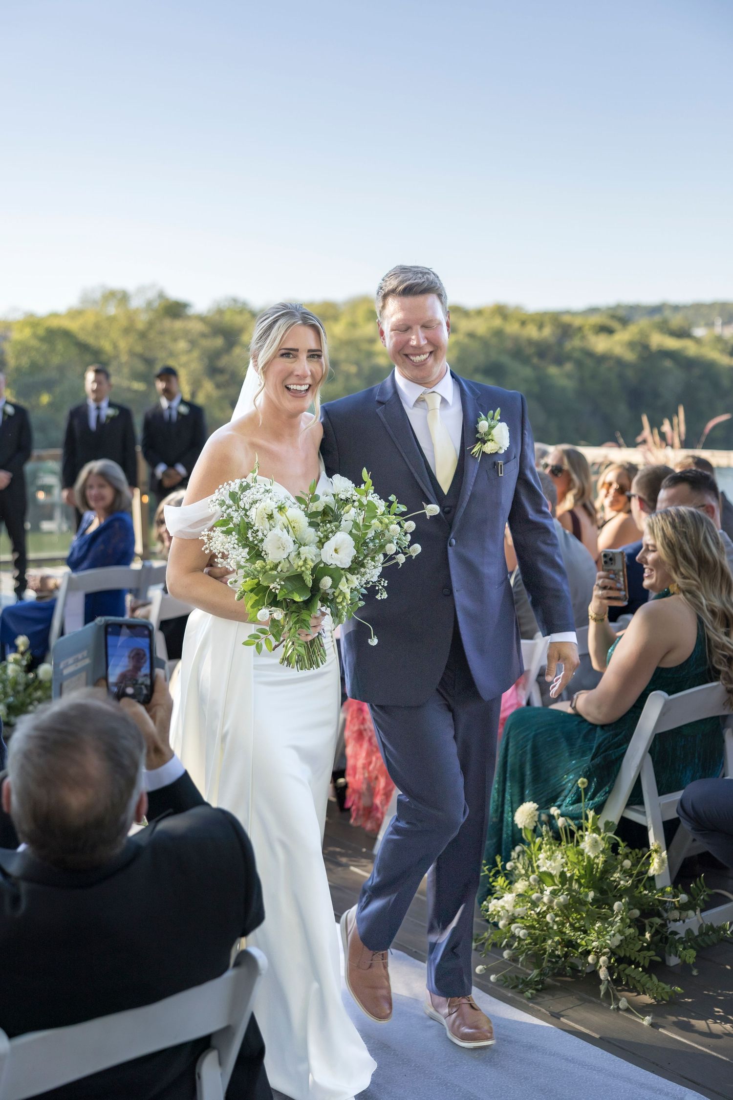 Wedding and engagement photographer based in Dubuque, Iowa capturing natural, timeless moments.