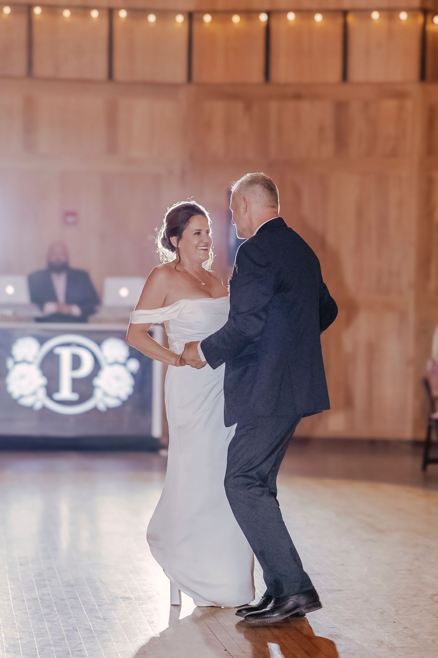 Wedding and engagement photographer based in Dubuque, Iowa capturing natural, timeless moments.
