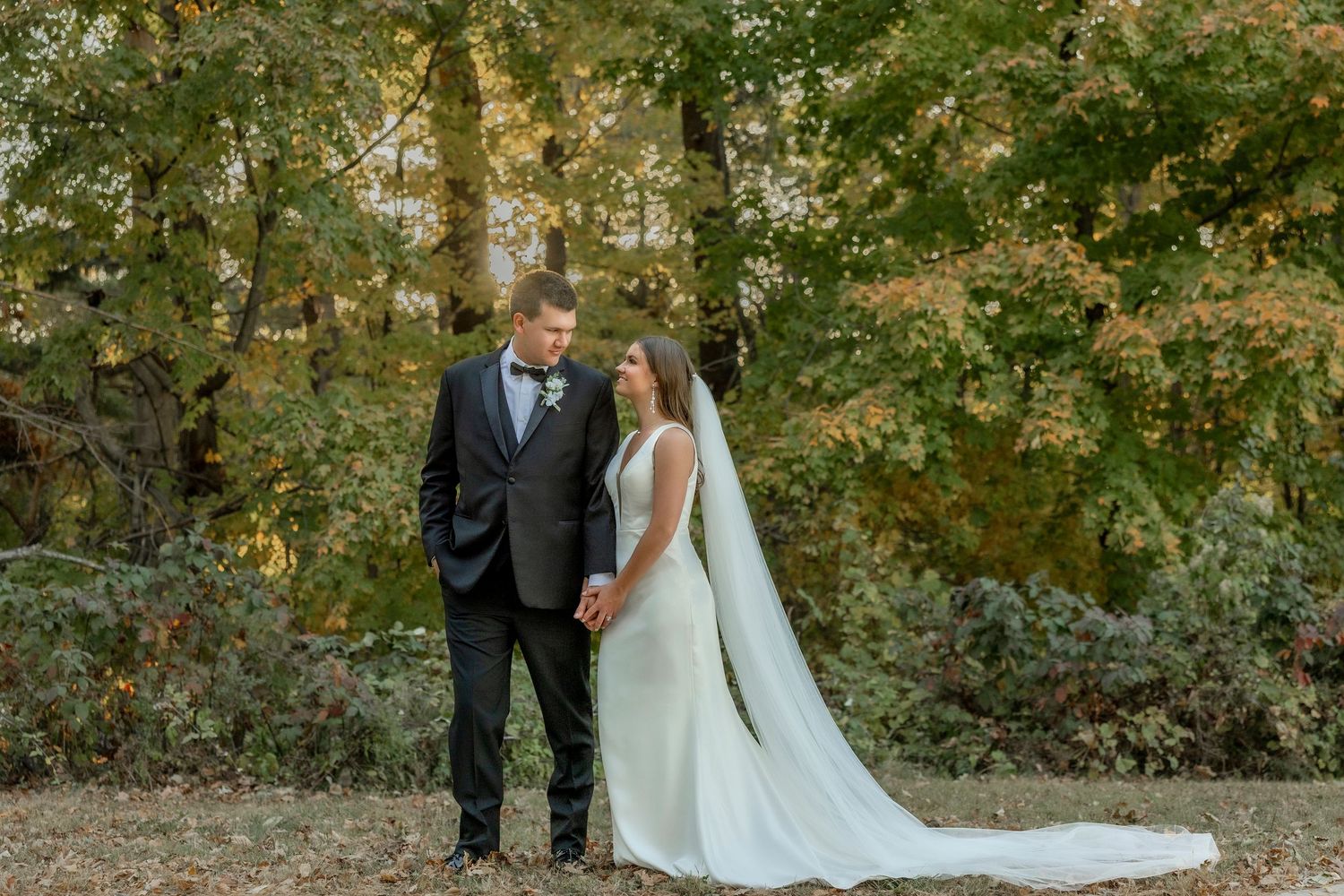 Wedding and engagement photographer based in Dubuque, Iowa capturing natural, timeless moments.