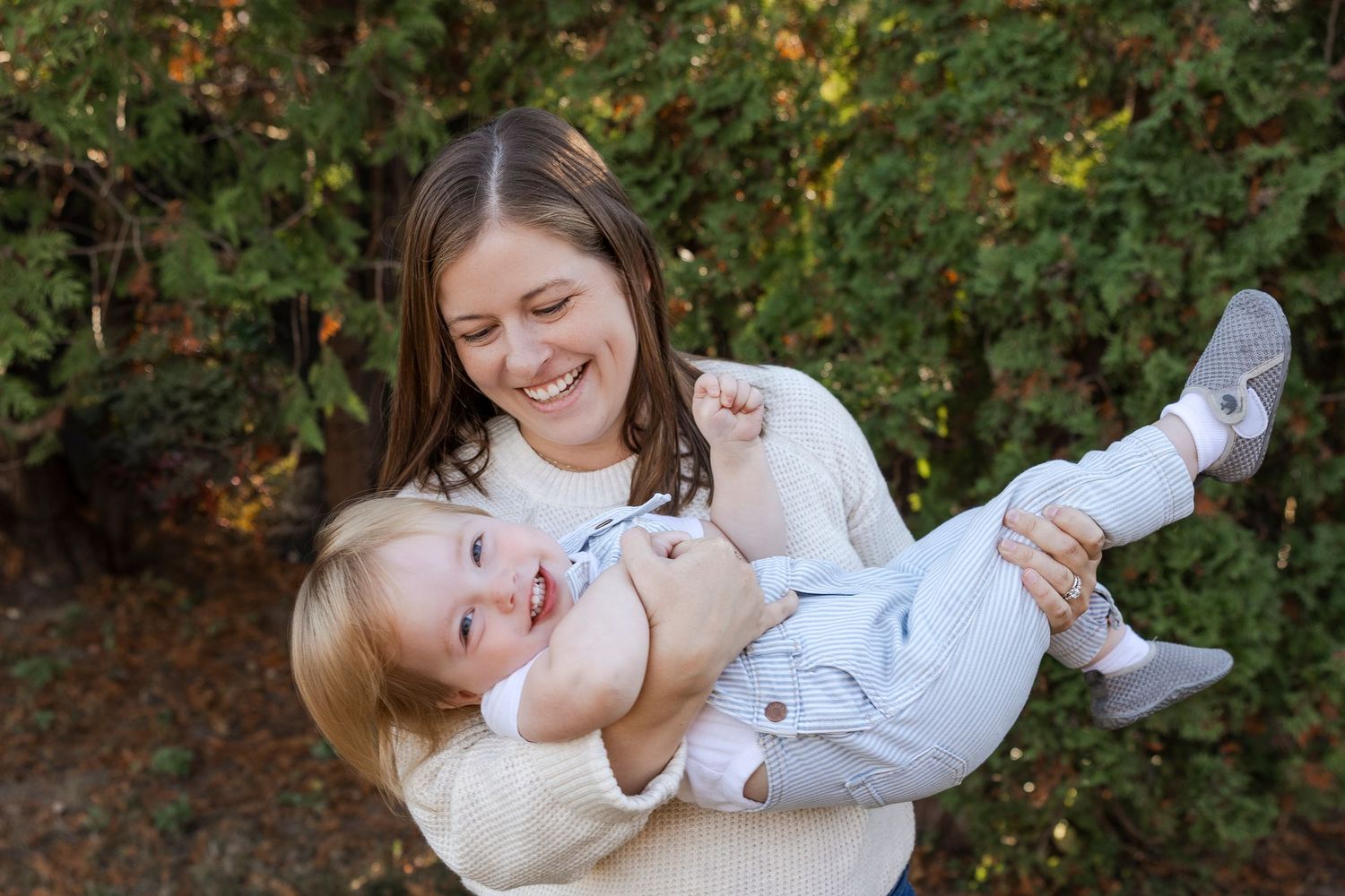 Wedding and engagement photographer based in Dubuque, Iowa capturing natural, timeless moments.