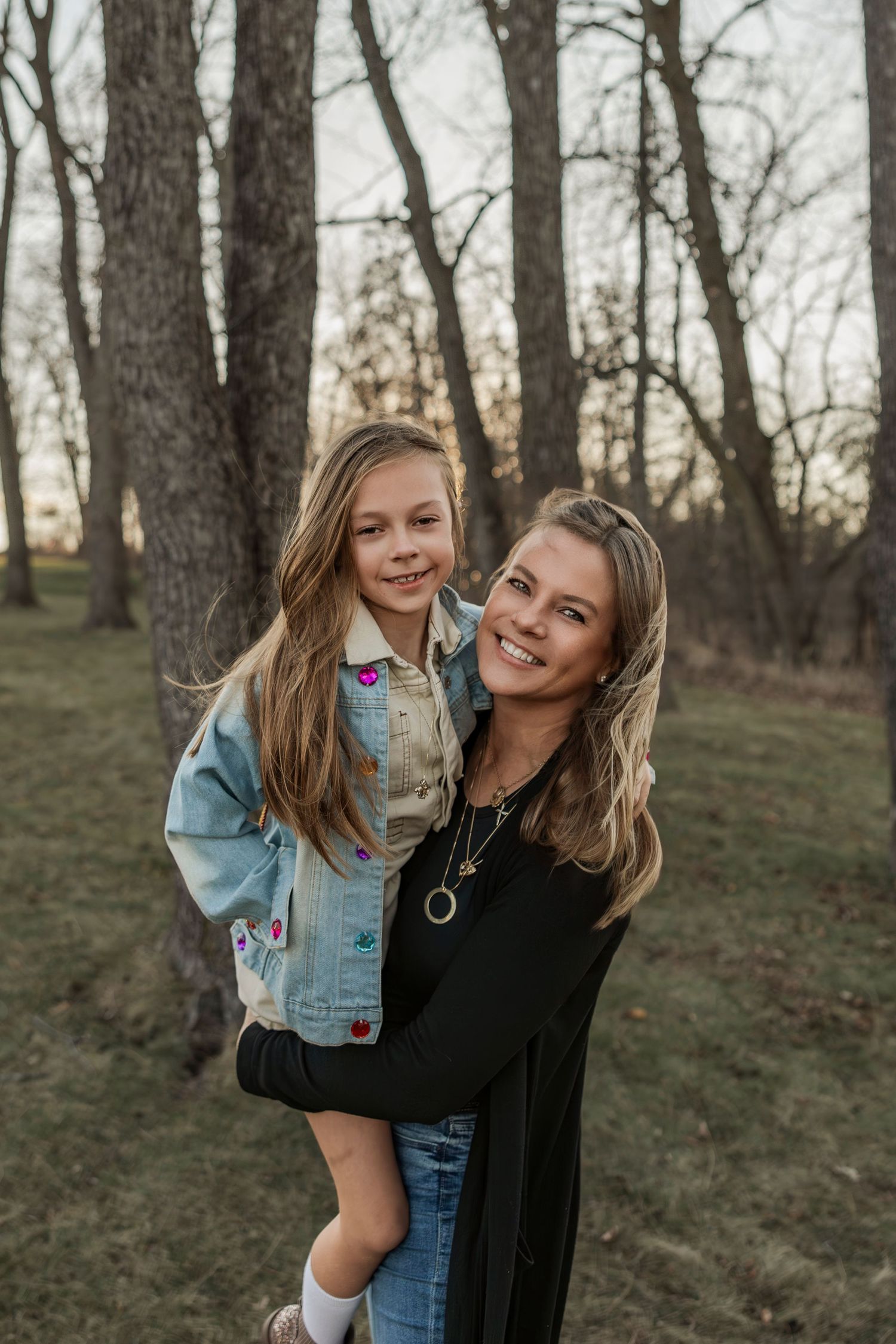 Wedding and engagement photographer based in Dubuque, Iowa capturing natural, timeless moments.