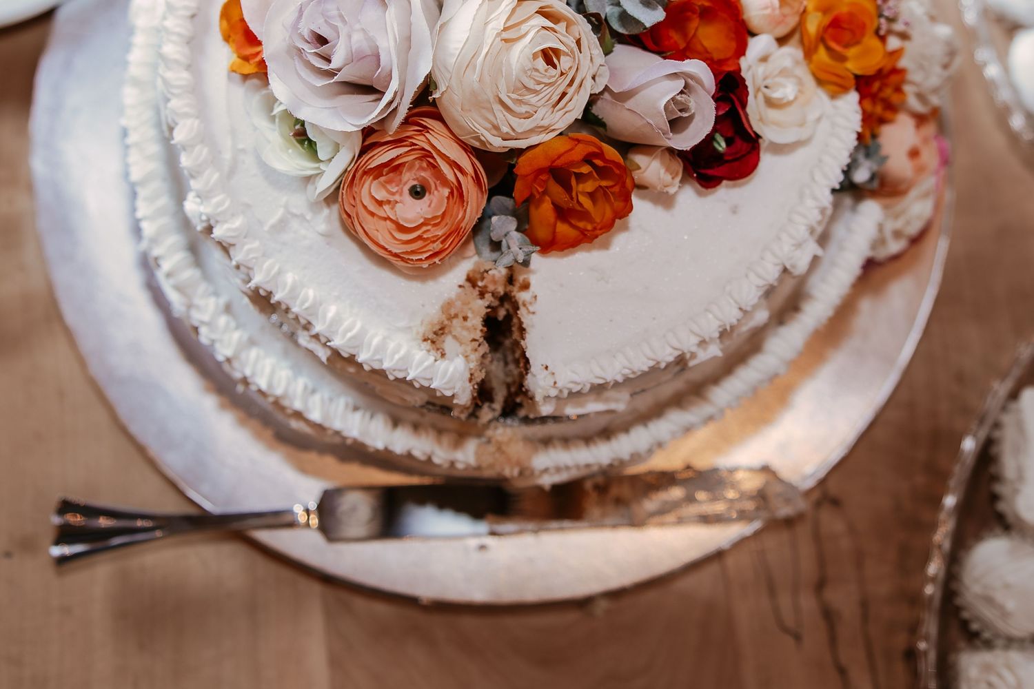 Wedding and engagement photographer based in Dubuque, Iowa capturing natural, timeless moments.