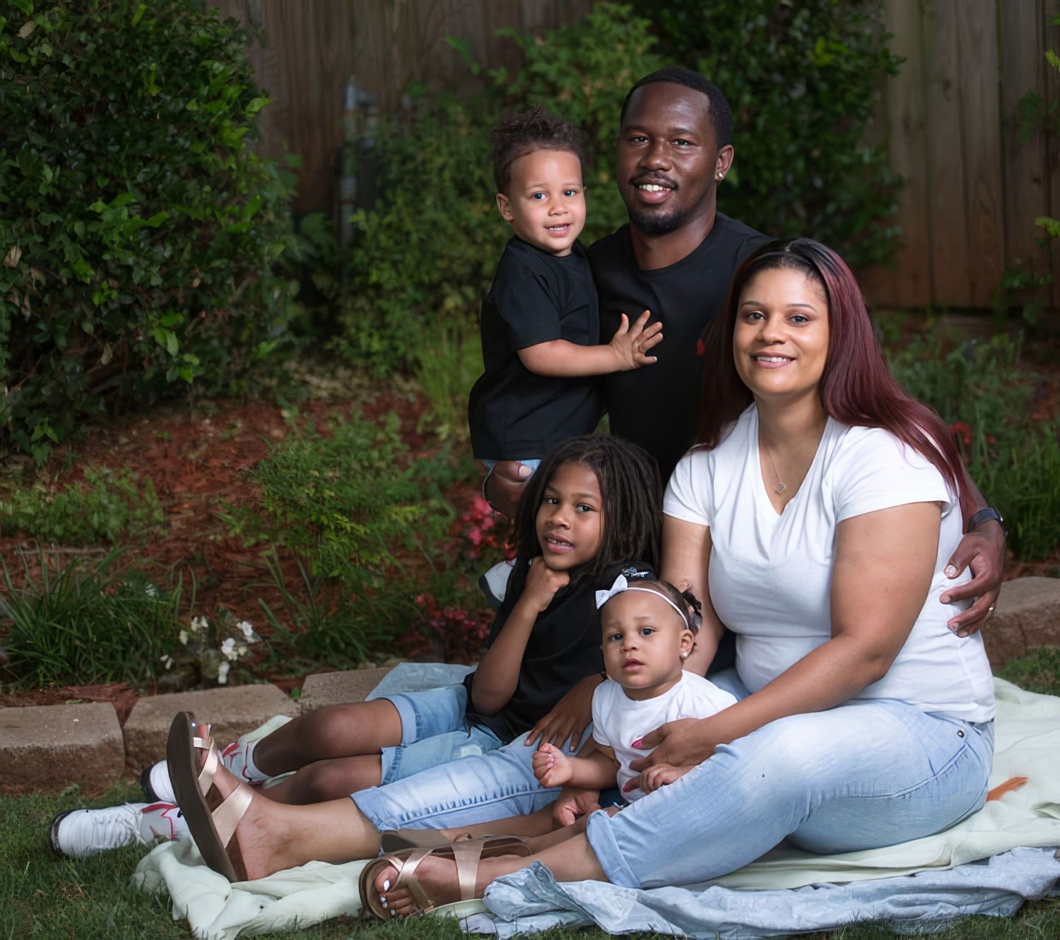 Timeless Oklahoma family portraits – natural, joyful, and full of love. Captured by R&T Photography.