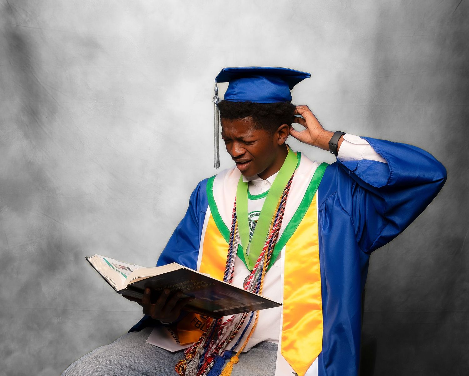 Celebrate your graduation with stunning senior portraits in Oklahoma. R&T Photography specializes in capturing this milestone.