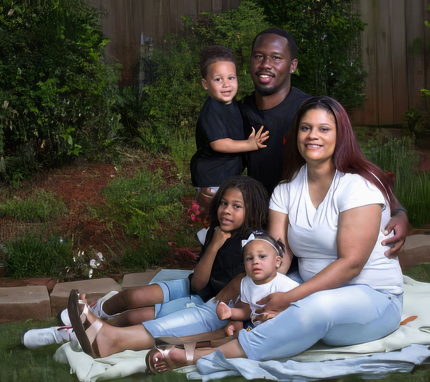 Timeless Oklahoma family portraits – natural, joyful, and full of love. Captured by R&T Photography.