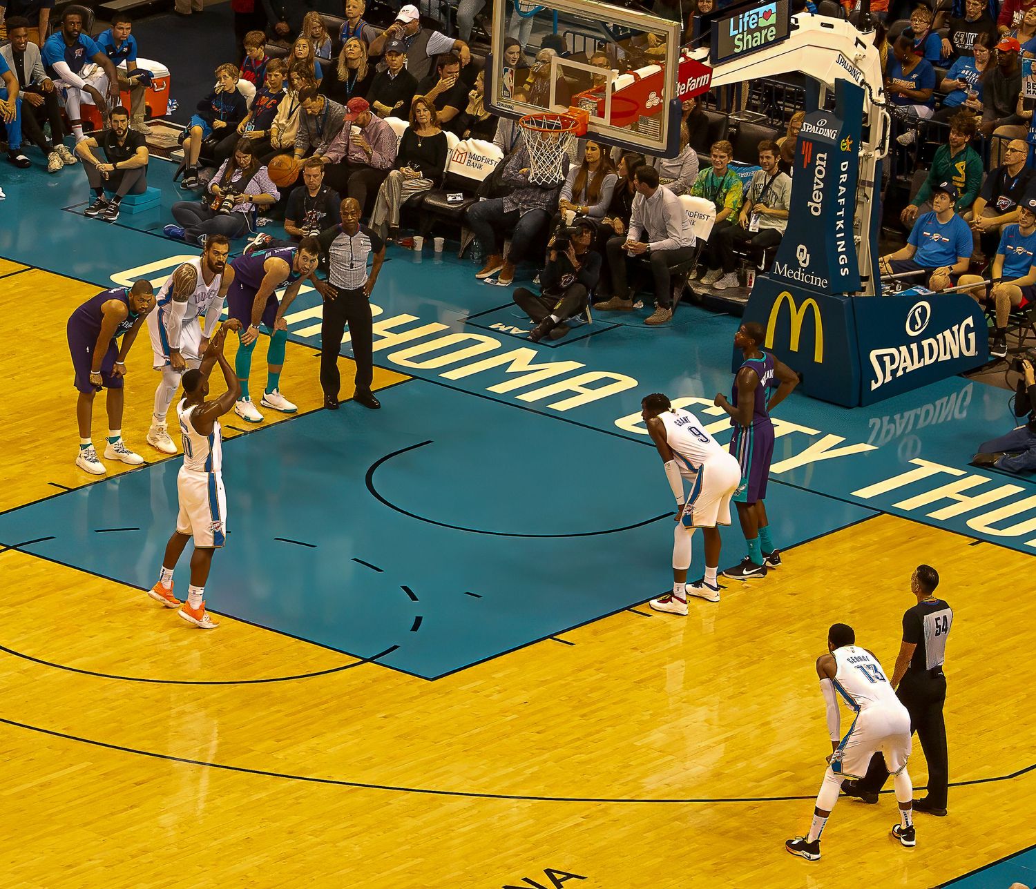 Dynamic sports photography in Oklahoma – from football to basketball, R&T Photography captures the winning moments.