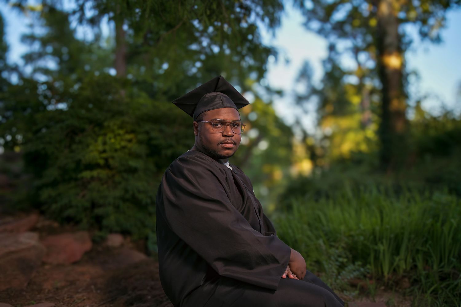 Celebrate your graduation with stunning senior portraits in Oklahoma. R&T Photography specializes in capturing this milestone.