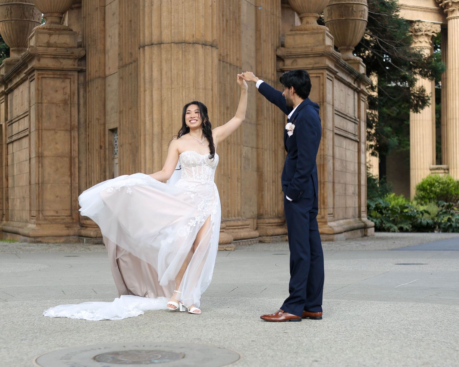 Couple dancing in front of the Palace of Fine Arts | Nuvue Visuals engagement photos in San Francisco
