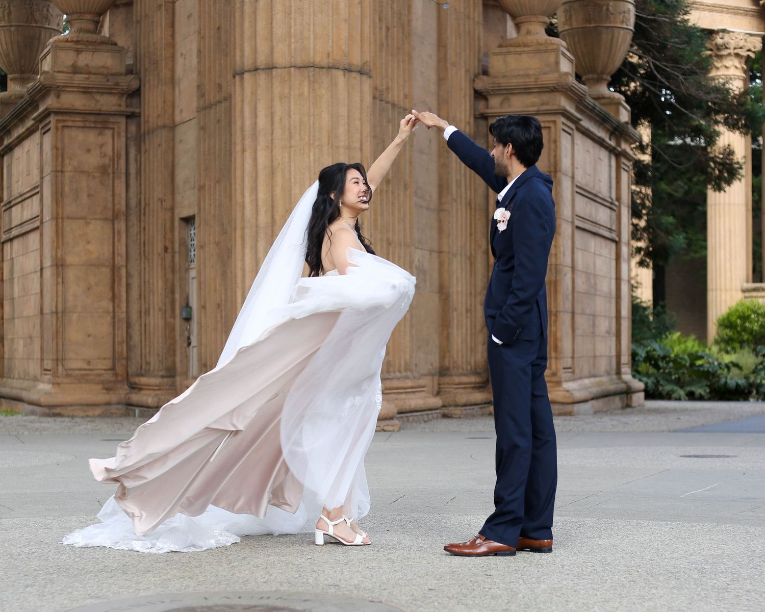 Bride and groom dancing in front of the Palace of Fine Arts | Nuvue Visuals wedding photography in San Francisco