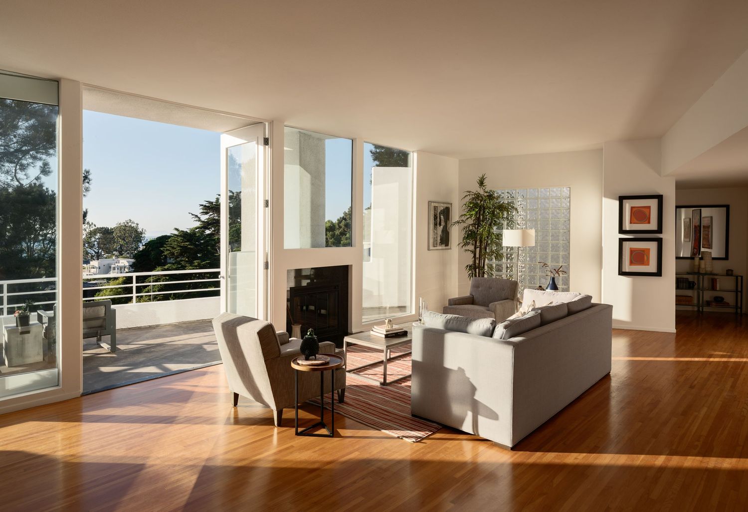 Bright living room at 421 Serpentine in Del Mar with floor-to-ceiling windows, real estate photography san diego showing coastal views.