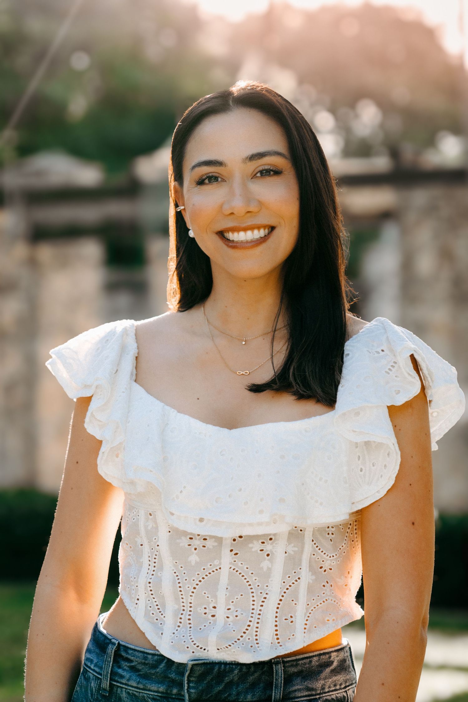 Miami portrait photoshoot – woman smiling genuinely at the camera