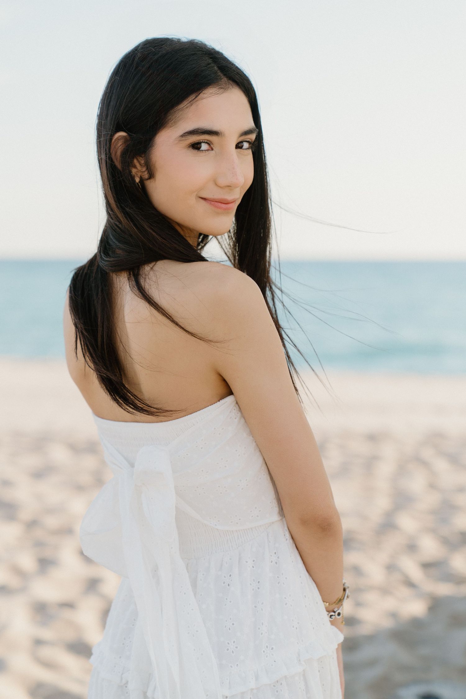 Miami beach portrait – woman looking over her shoulder at the camera