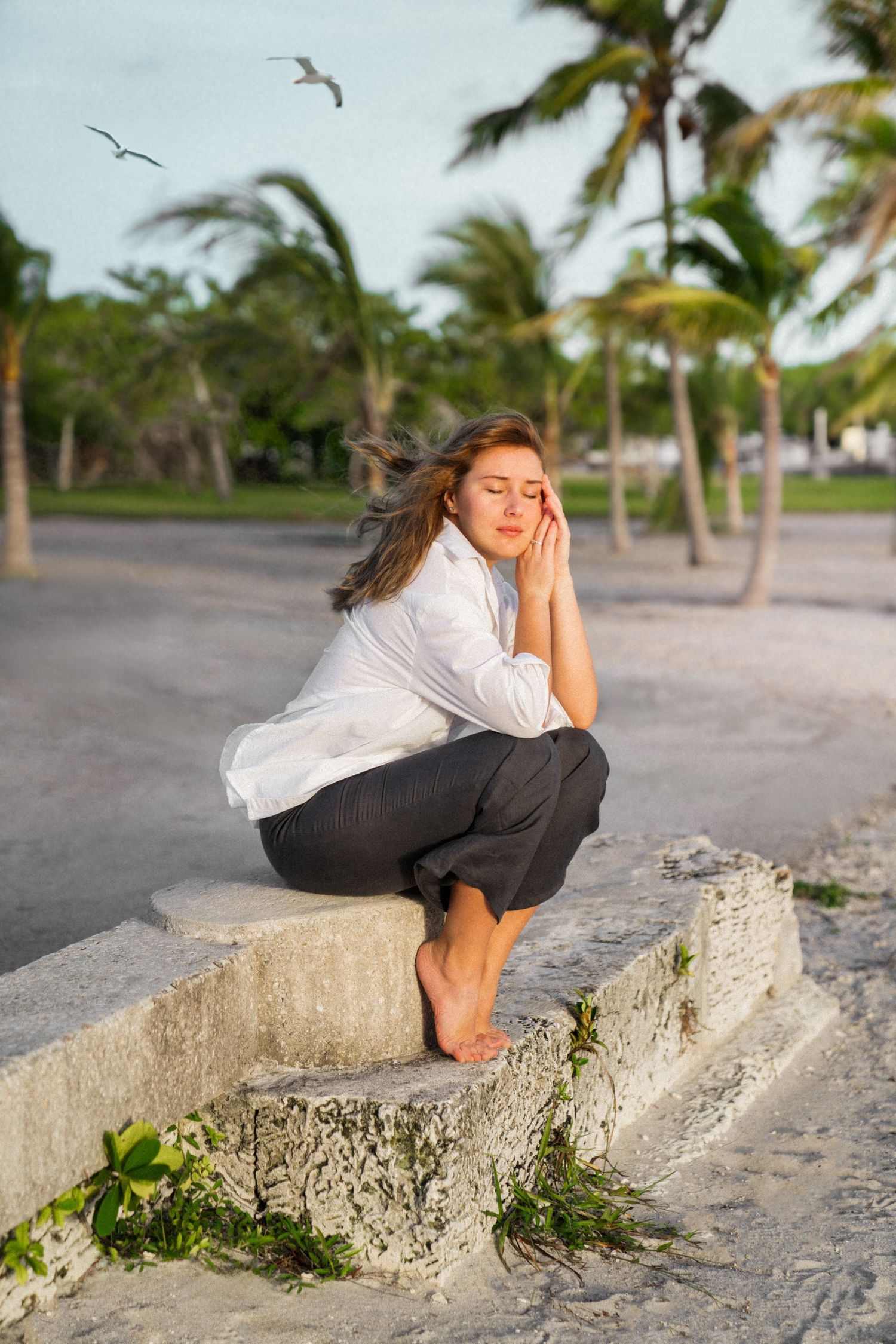 Serene portrait in Miami – woman sitting dreamily in nature during a reflective photoshoot