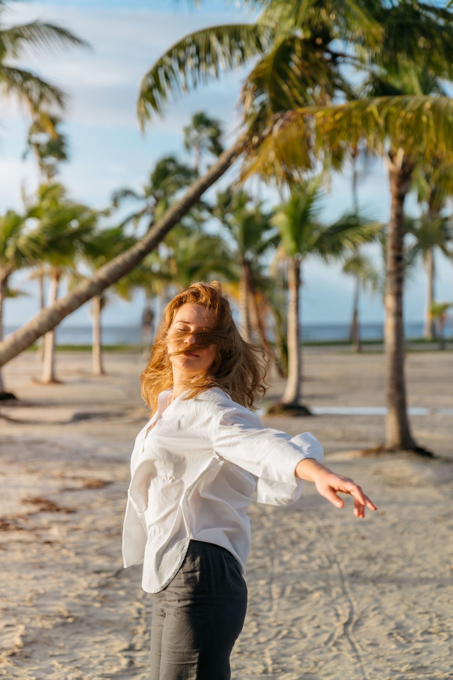Miami photoshoot – woman standing in nature, radiating freedom as the wind tousles her hair