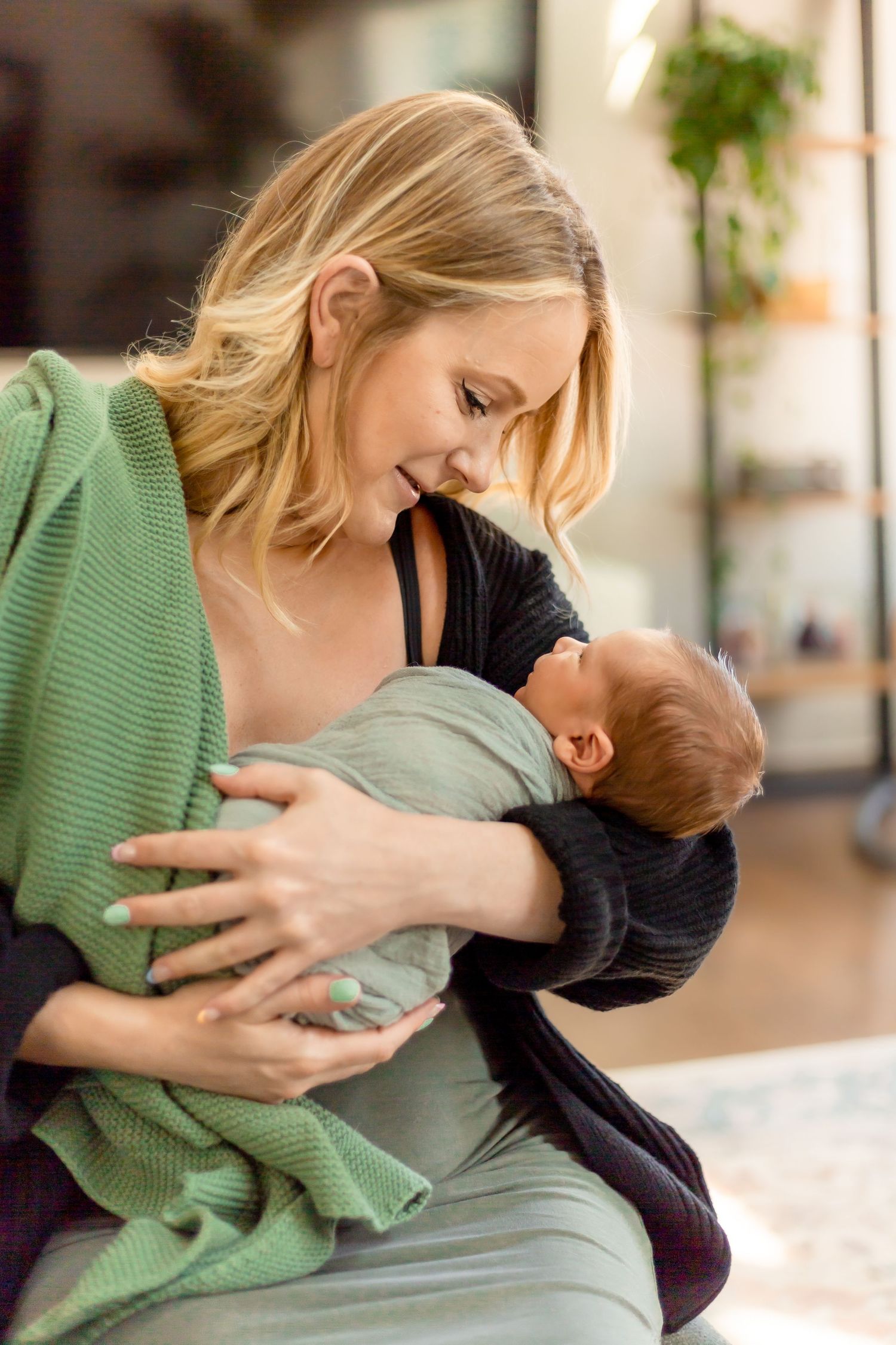 Newborn Photography with a timeless, minimal, bright and crisp approach. Greenery. Plants. Nursery.