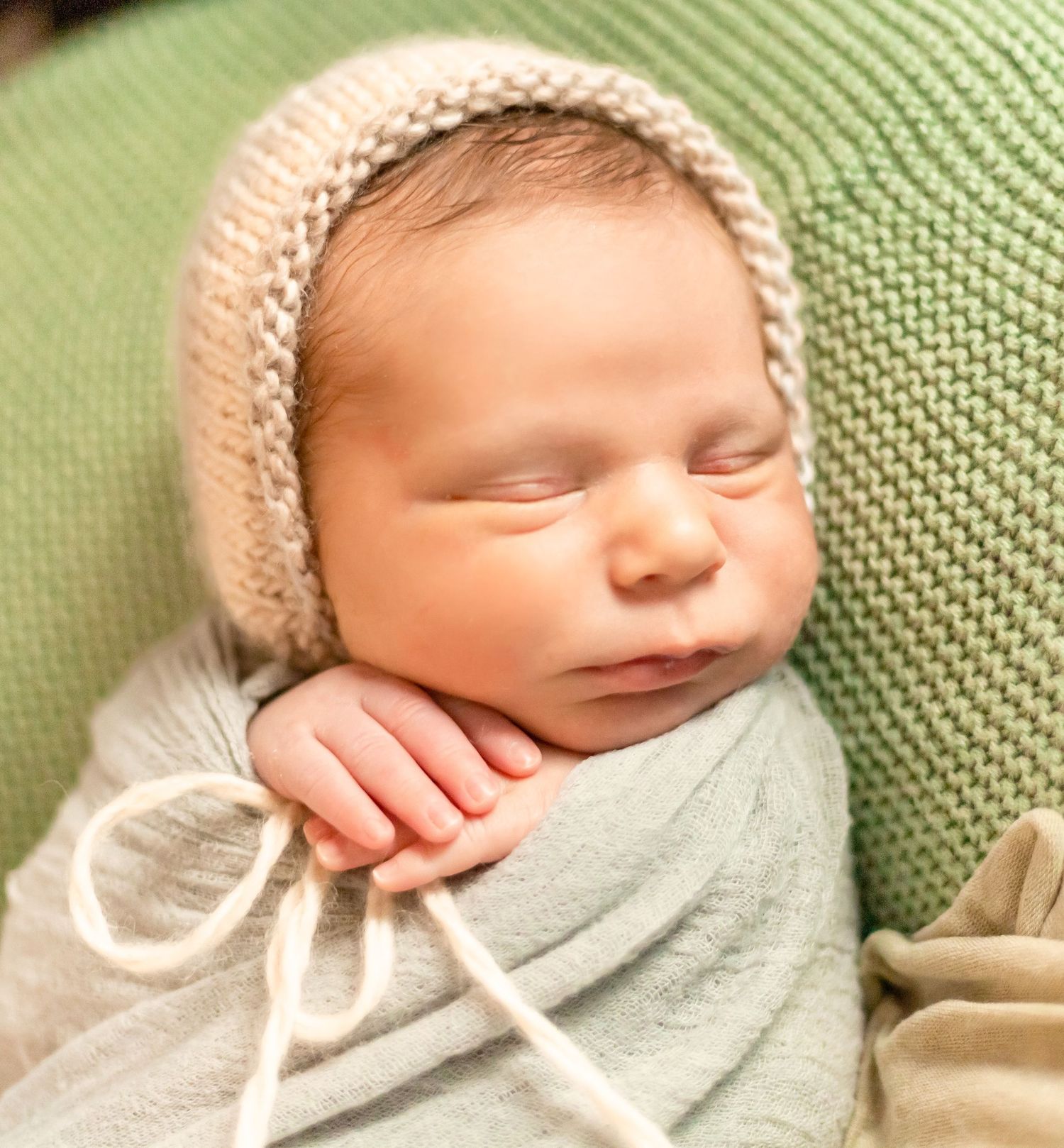 Newborn Photography with a timeless, minimal, bright and crisp approach.