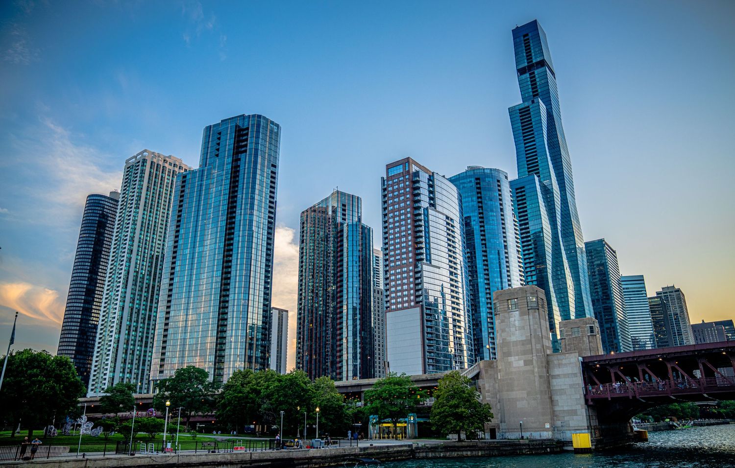 Downtown Chicago cityscape with Trump Tower and surrounding high-rises reflecting sunlight.