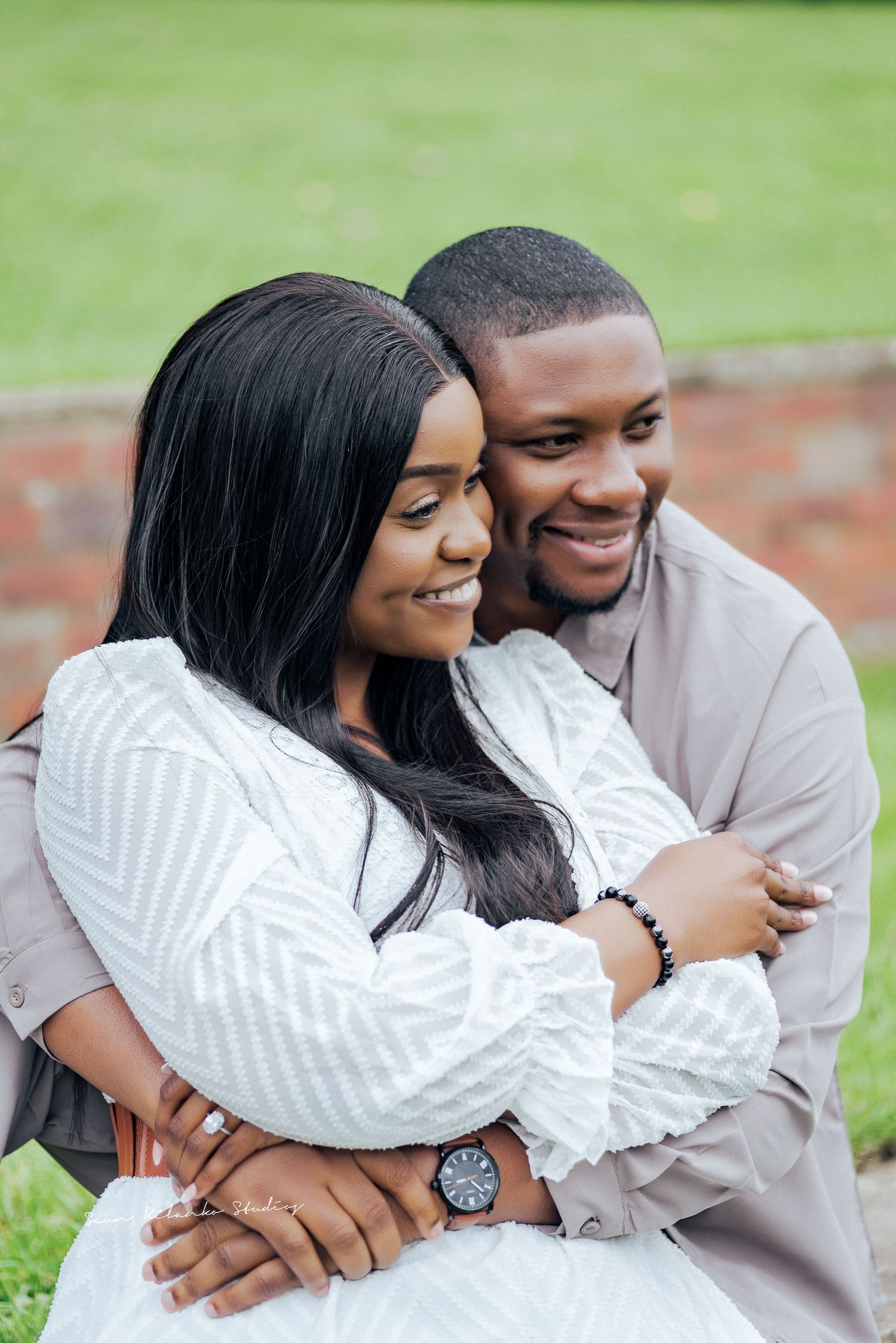 Happy couple shares intimate moment during outdoor photo session.