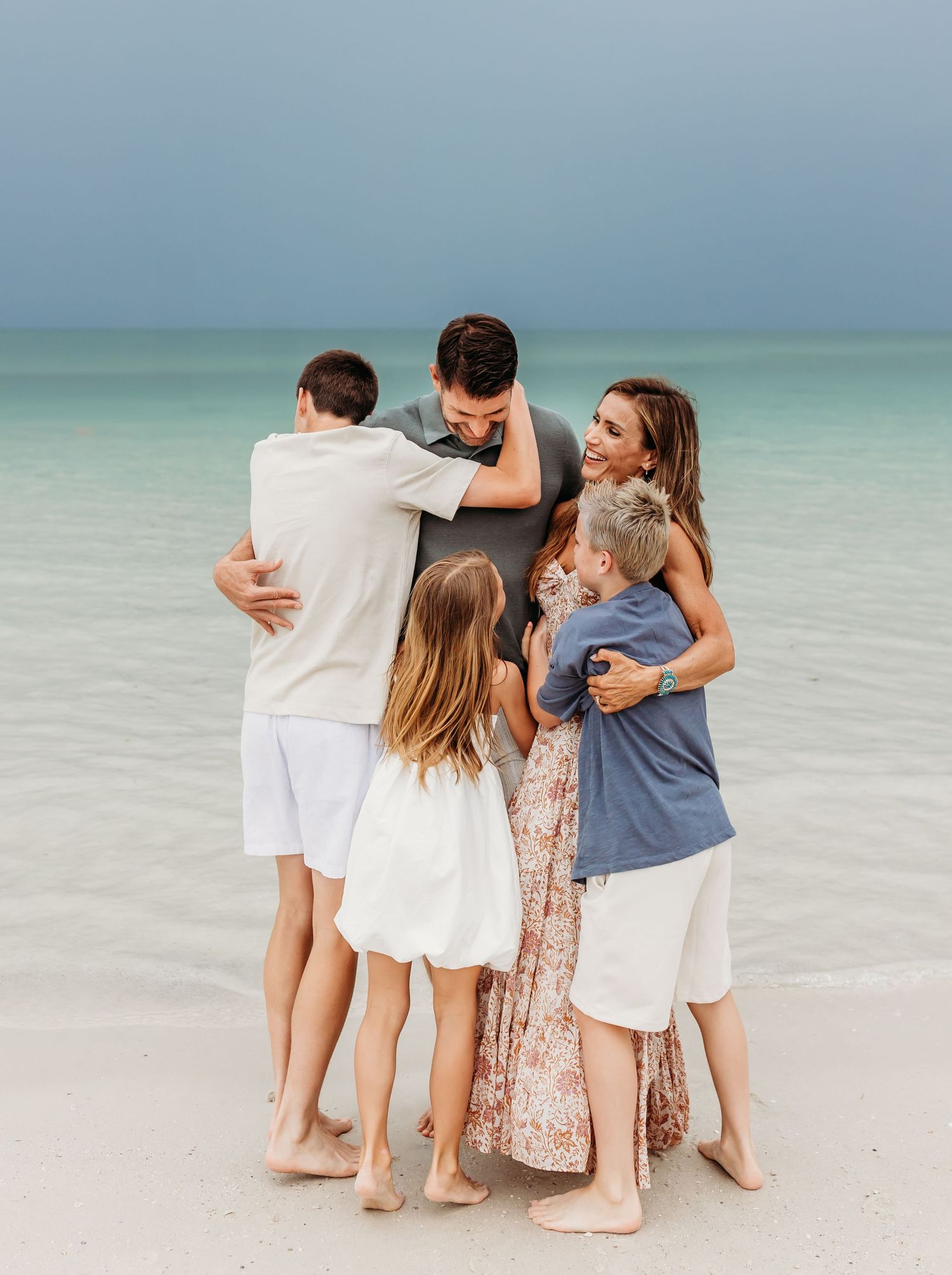 cuddling photoshoot beach