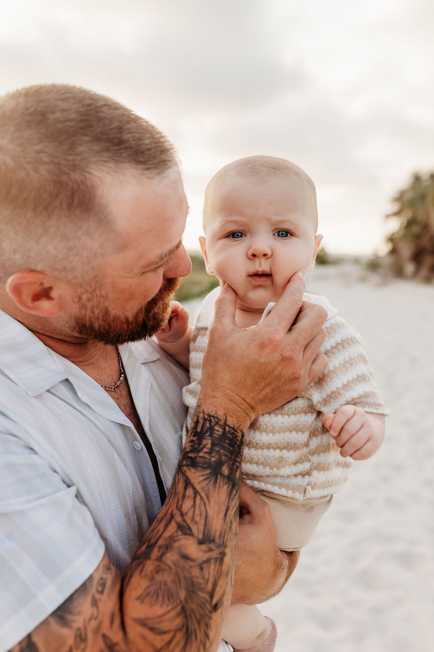 dad with baby photographer, cuddling,
