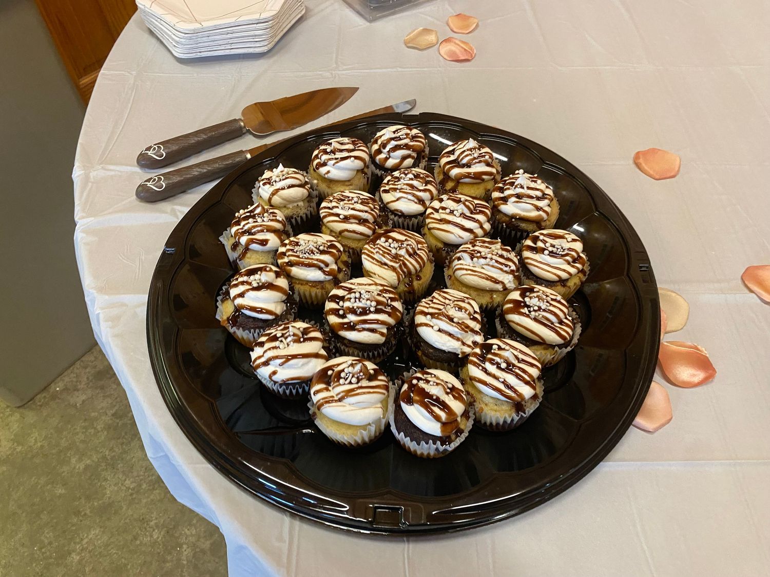 Chocolate and vanilla cupcakes with chocolate drizzle
