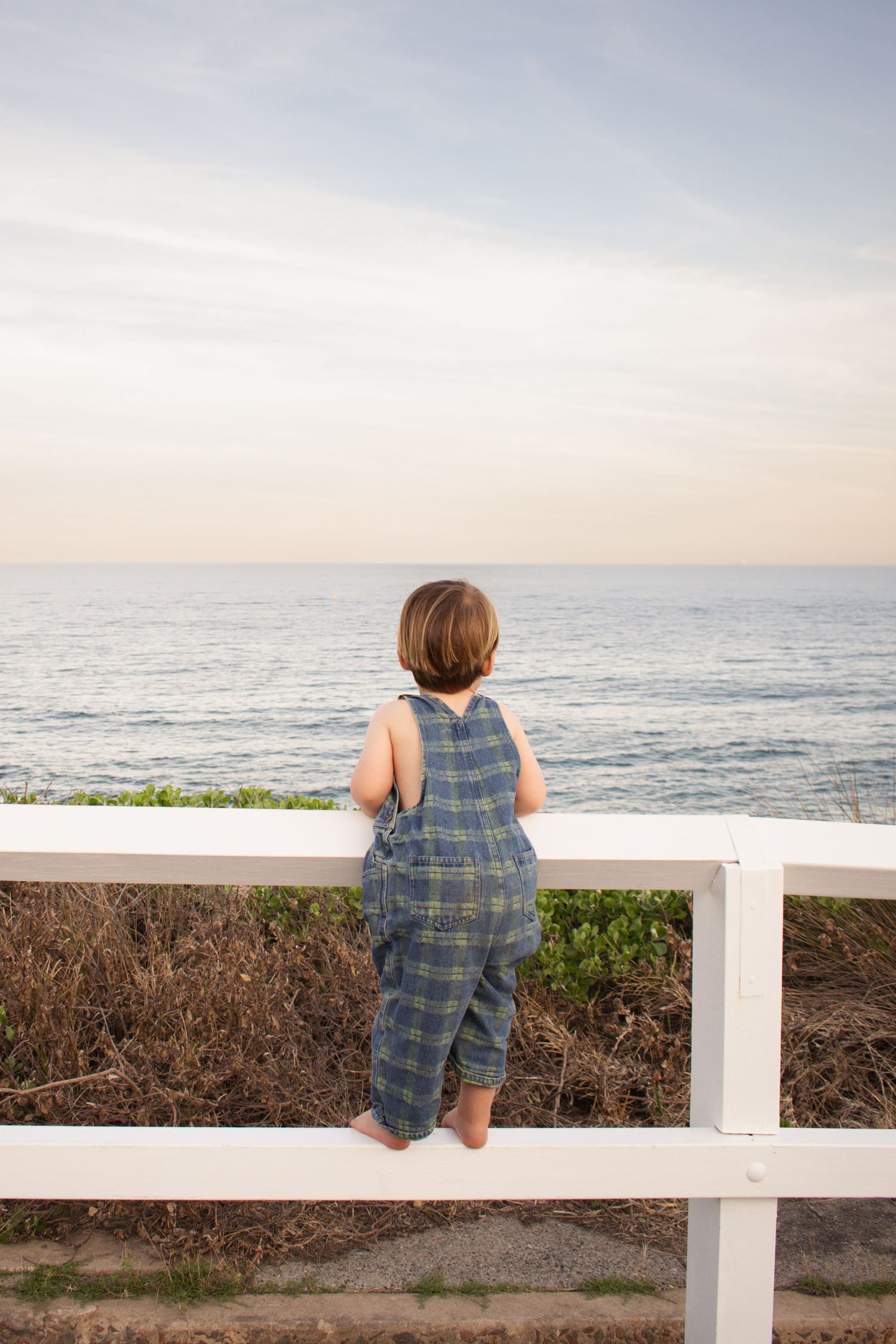 Newcastle Family Photographer captured toddler looking at the beach