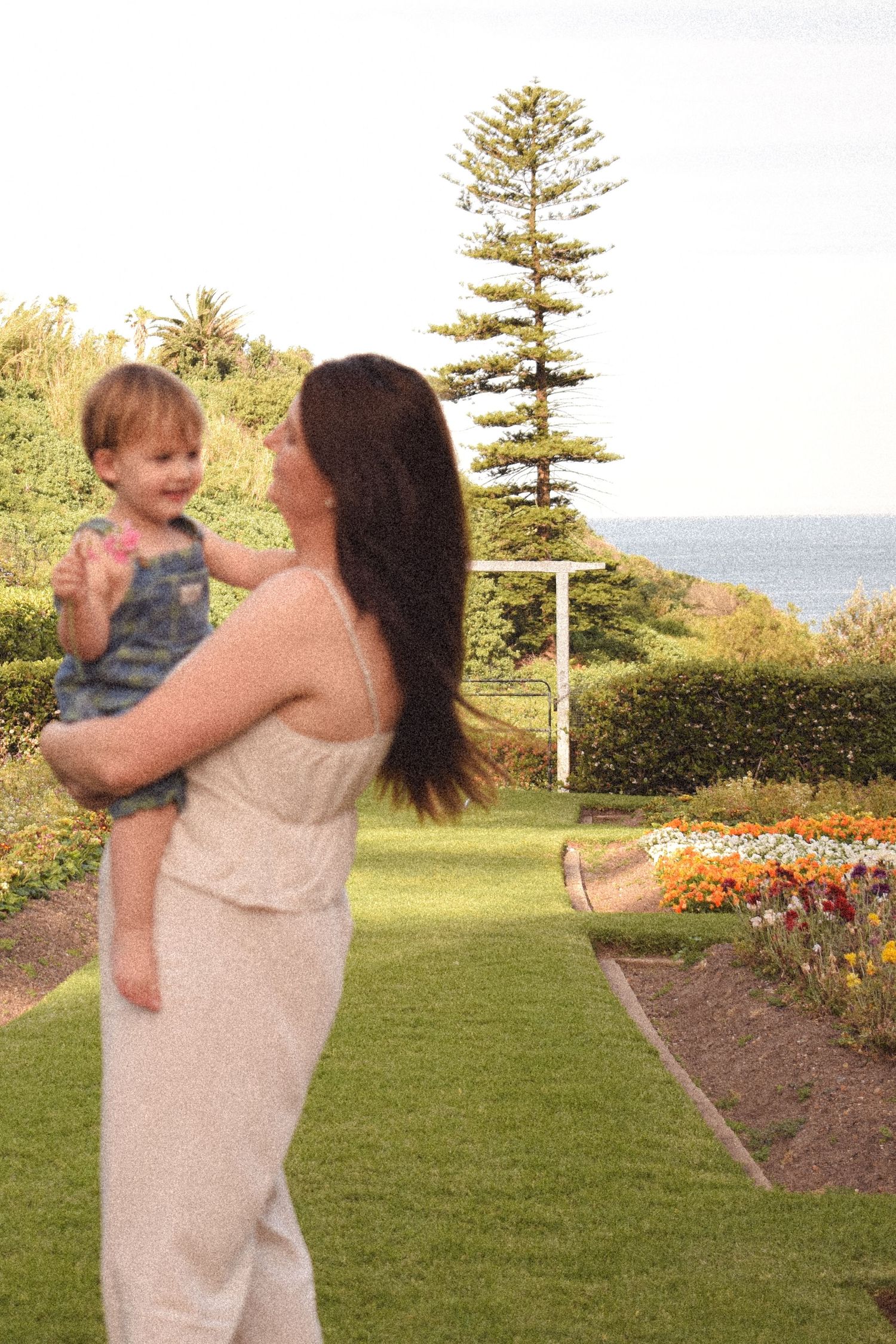 Newcastle Family Photographer capturing mother and toddler at King Edward Park