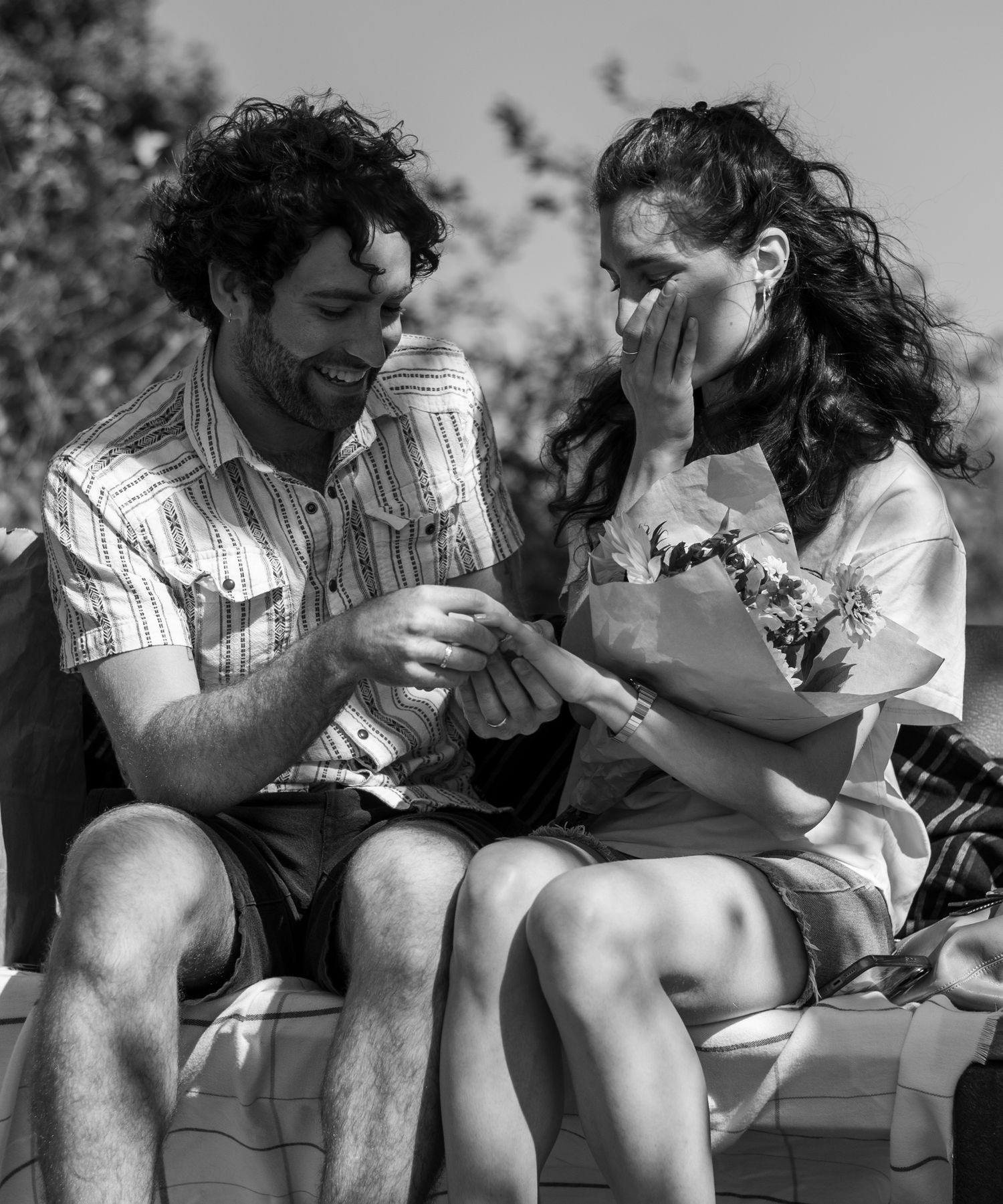 man proposing to woman