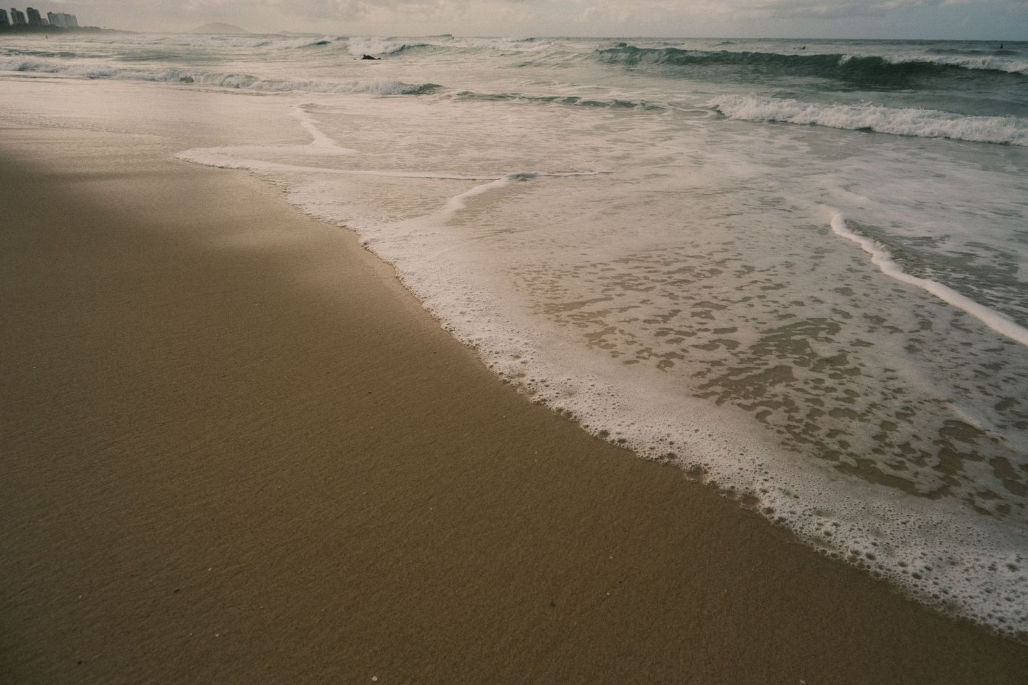 alexandra headland, ocean, wave, water, sand , beach, photo, street photography, street photography