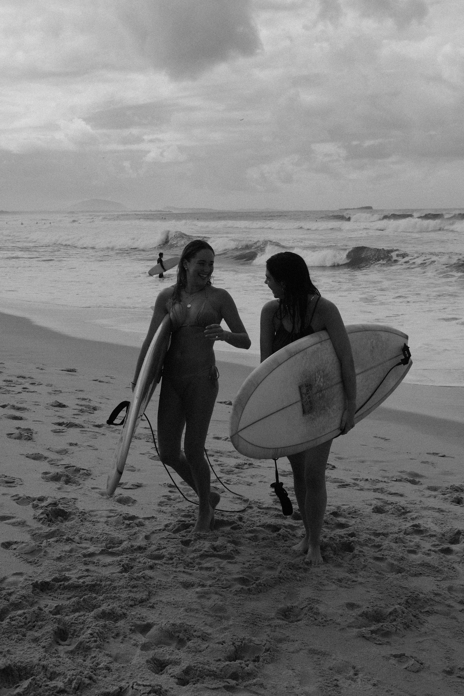 surfing action, wave riding, crack, surf life saving, moody street photography, Sunset Surf Session, Raw Ocean, bikini