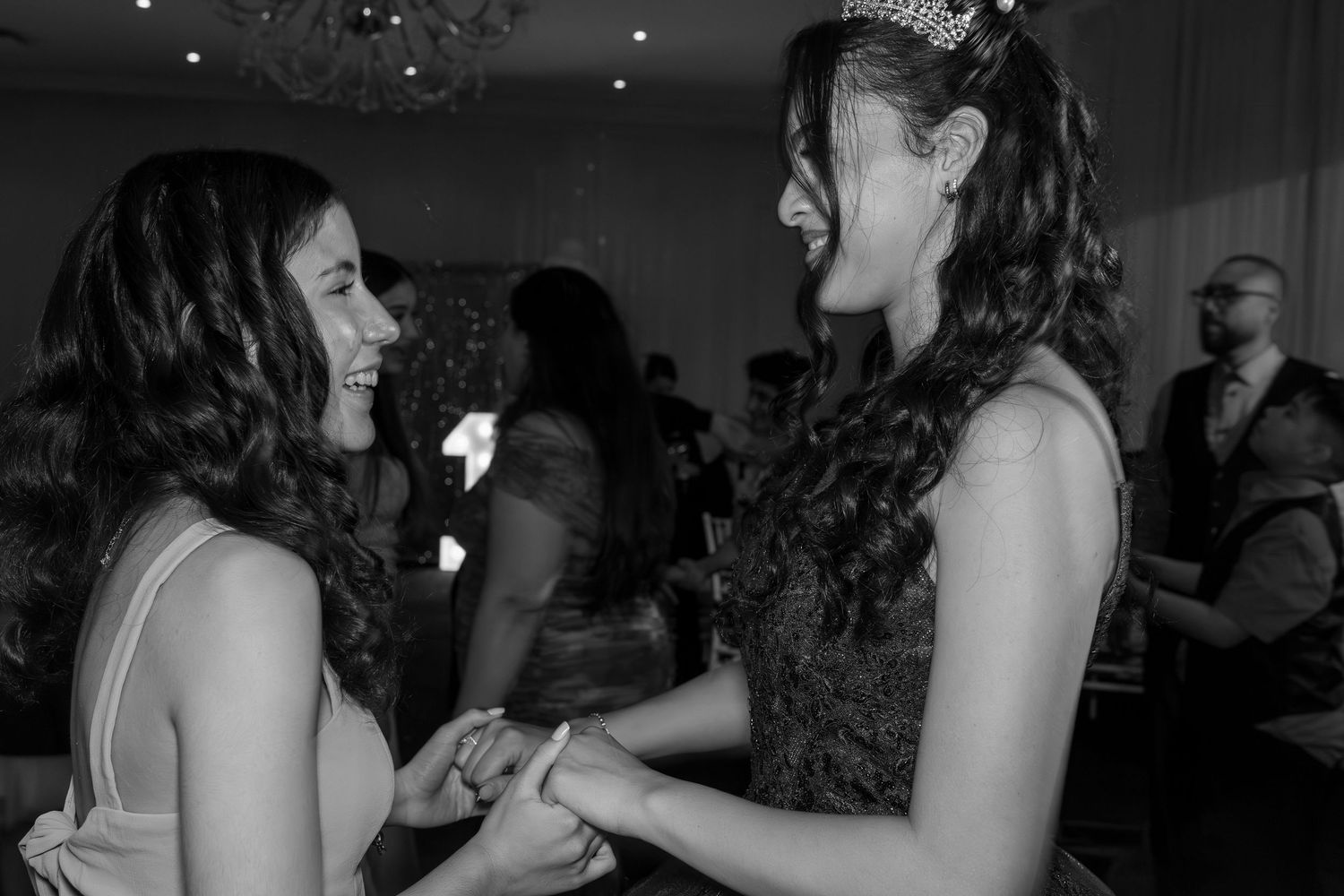 event photographer Montreal, Laval, rive sud, Sweet 16, family portraits, candid moments, party photos, Latin events, corporate events photo
