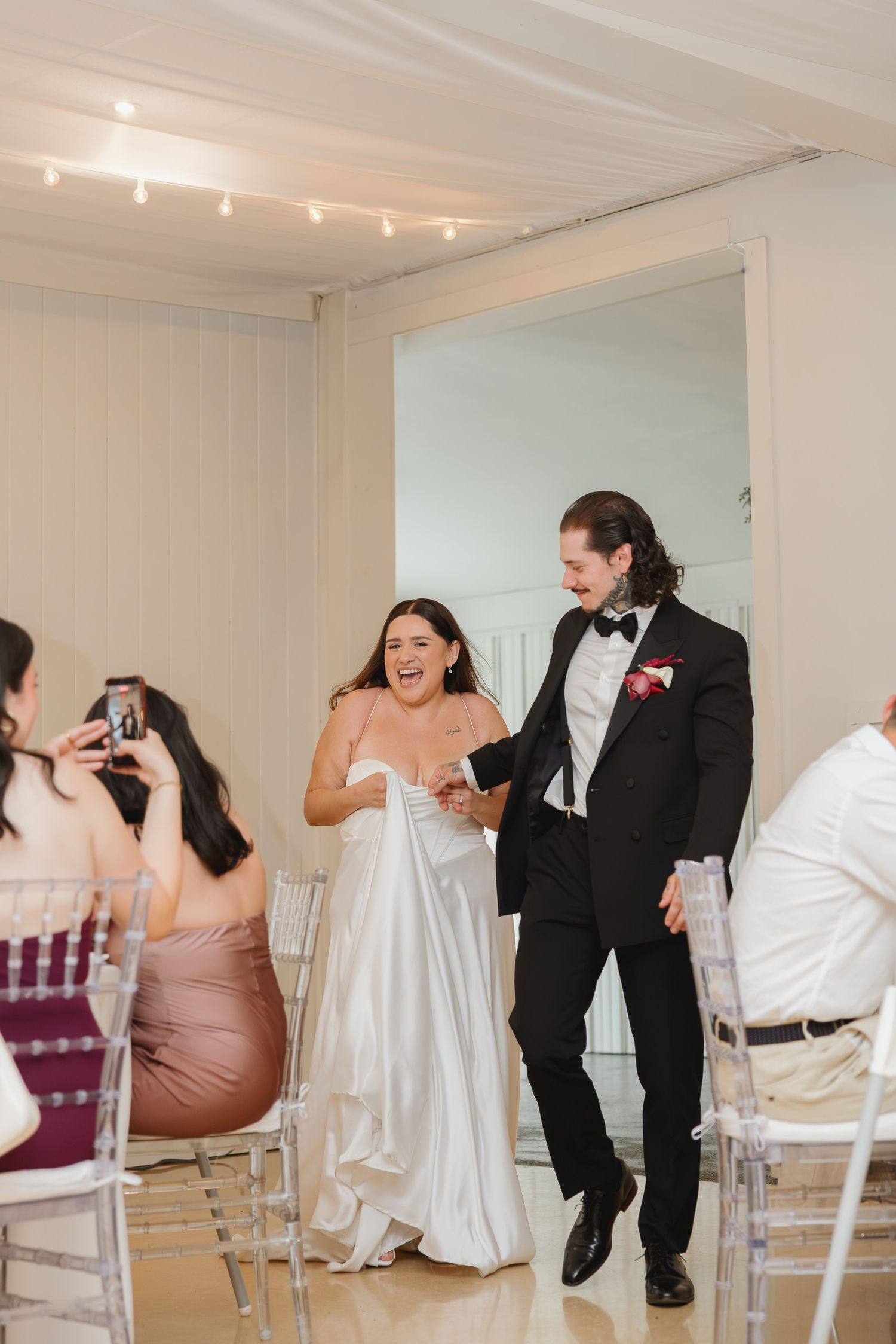 Intimate wedding photographer in Montreal capturing a relaxed and romantic couple in Old Montreal.