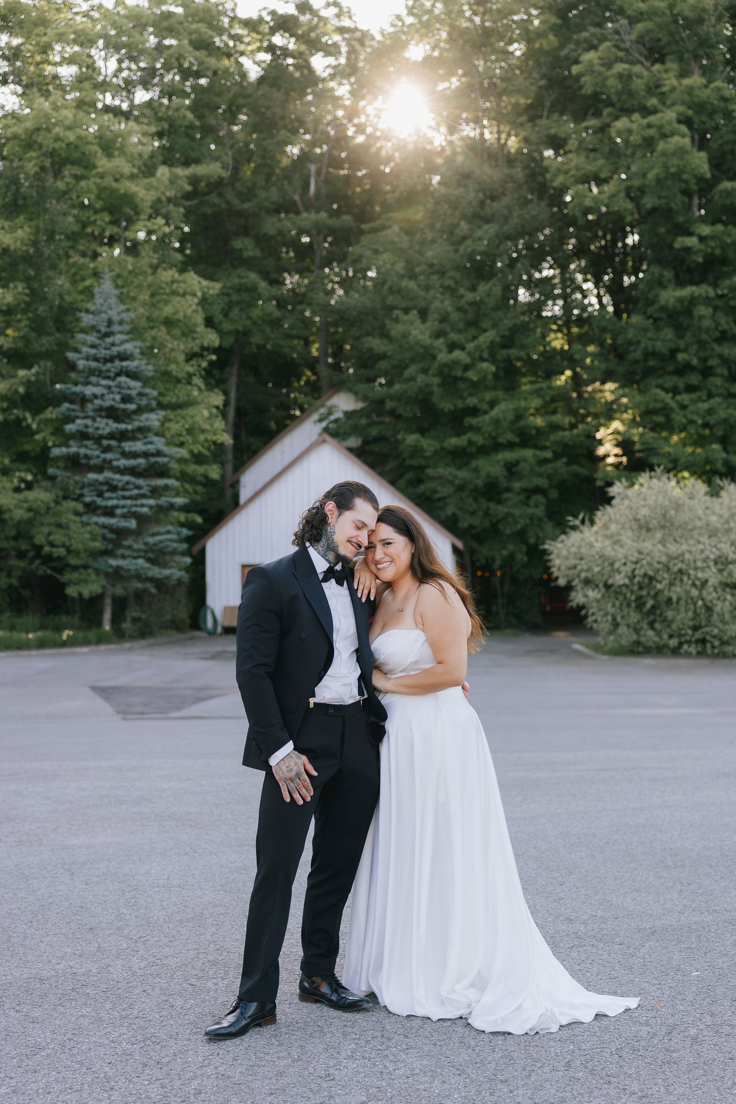 Montreal elopement and intimate wedding photographer for relaxed couples looking for natural and timeless photos.