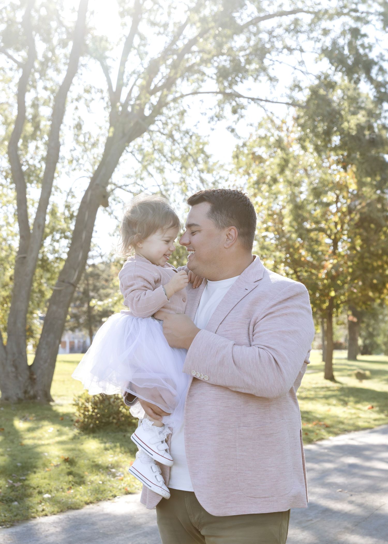 photographie papa et fille, immortaliser des moments en famille avec Maria, une photographe professionnelle basée sur la rive sud Montreal