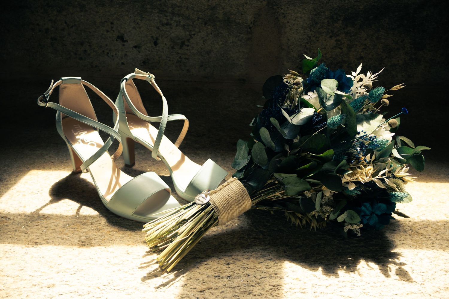 Fotógrafo boda, en A Coruña Galicia, detalle preparativos novia, luz natural, Nuria Santalla