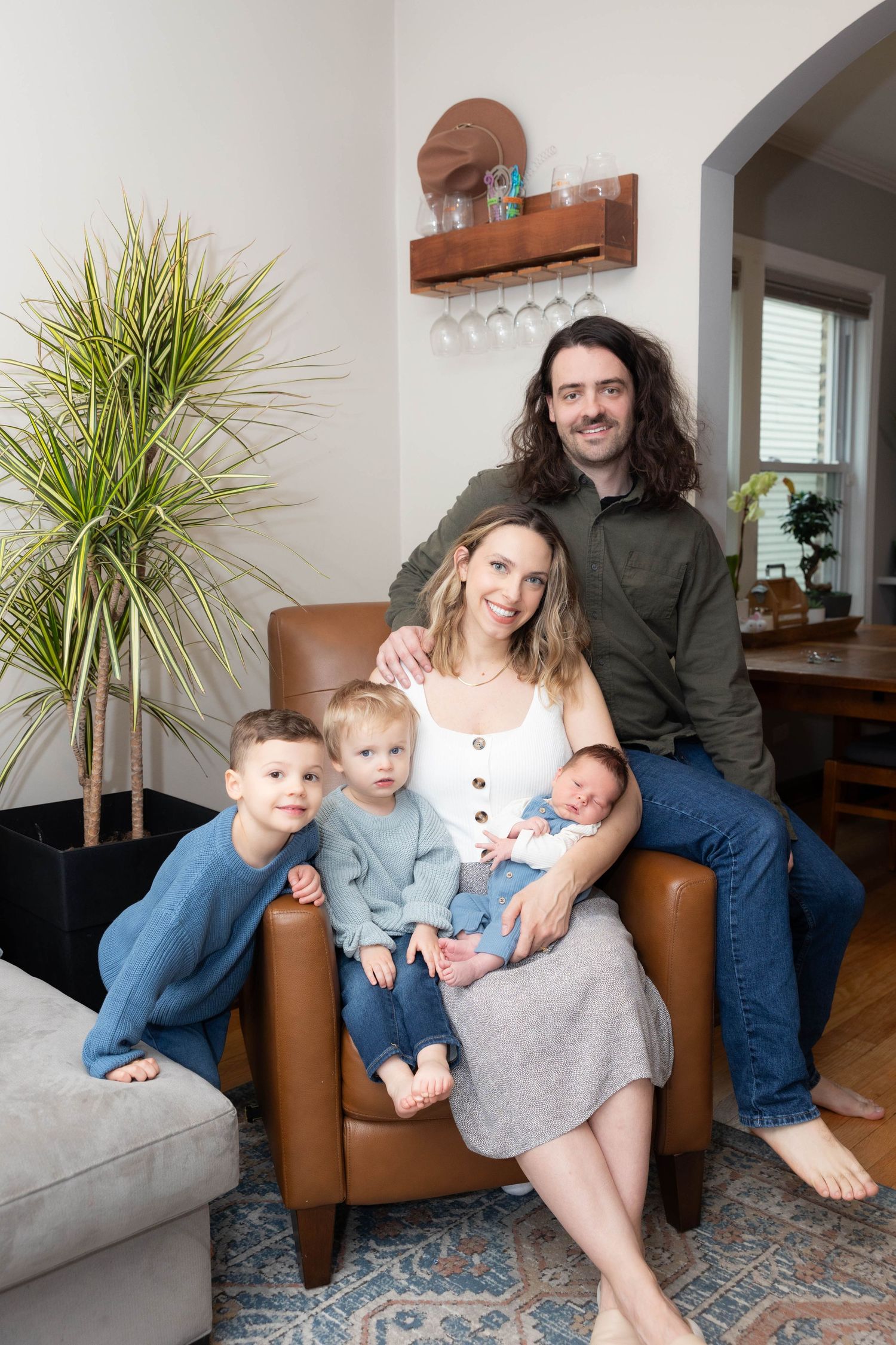 POSED FAMILY PHOTO INDOORS FOR NEWBORN