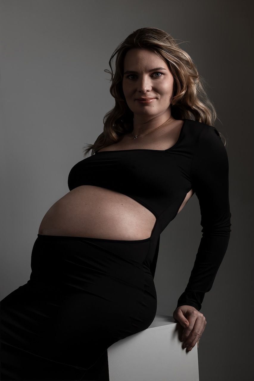 Zwangerschapsshoot in studio Zeewolde