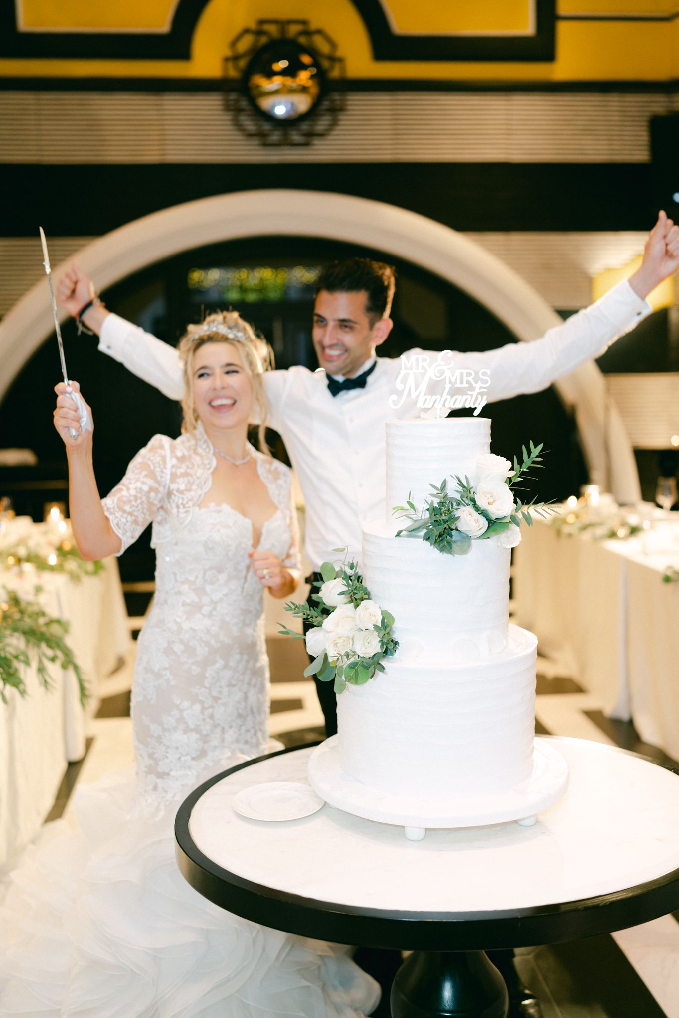 Intercontinental Da Nang Wedding, Cutting cake