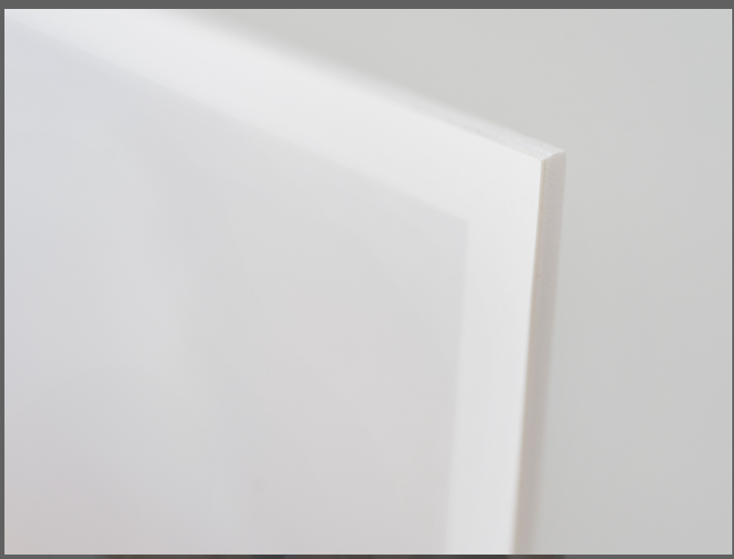 Close up of the corner of a white gallery board to showcase the depth and sturdiness of the board.