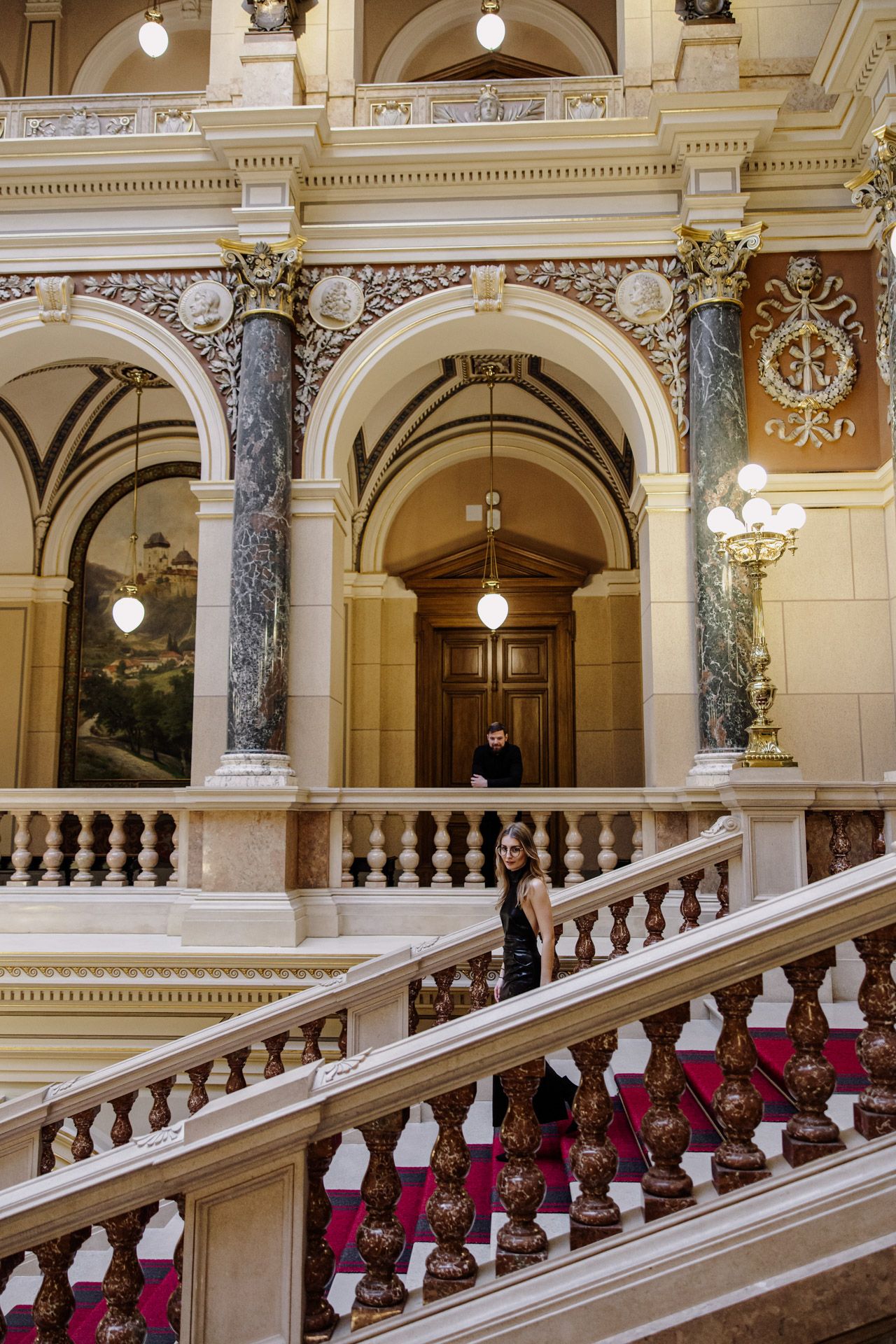 Národní muzeum a snoubenci na předsvatební schůzce.