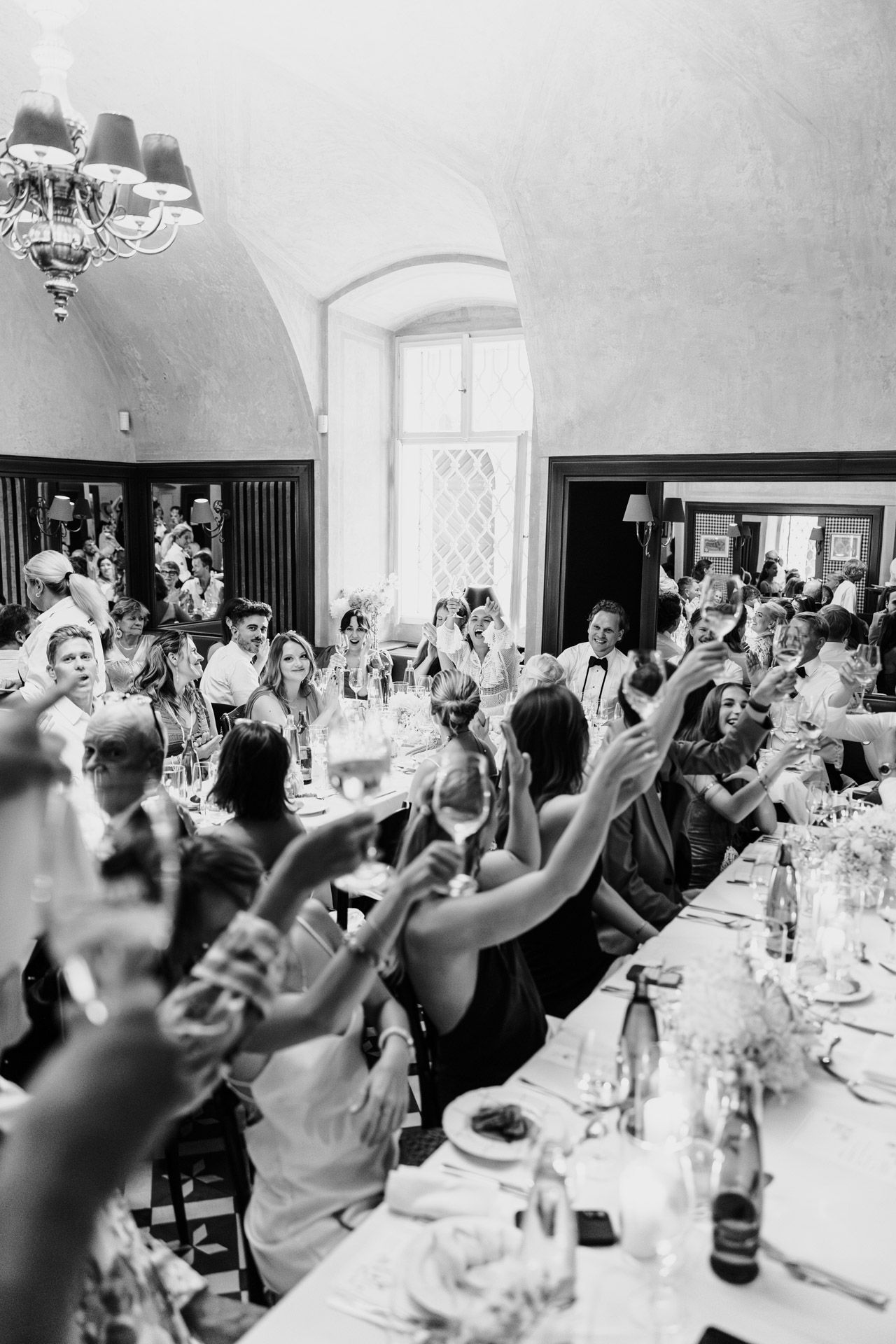 Svatební hostina v Café de Paris v centru Prahy.