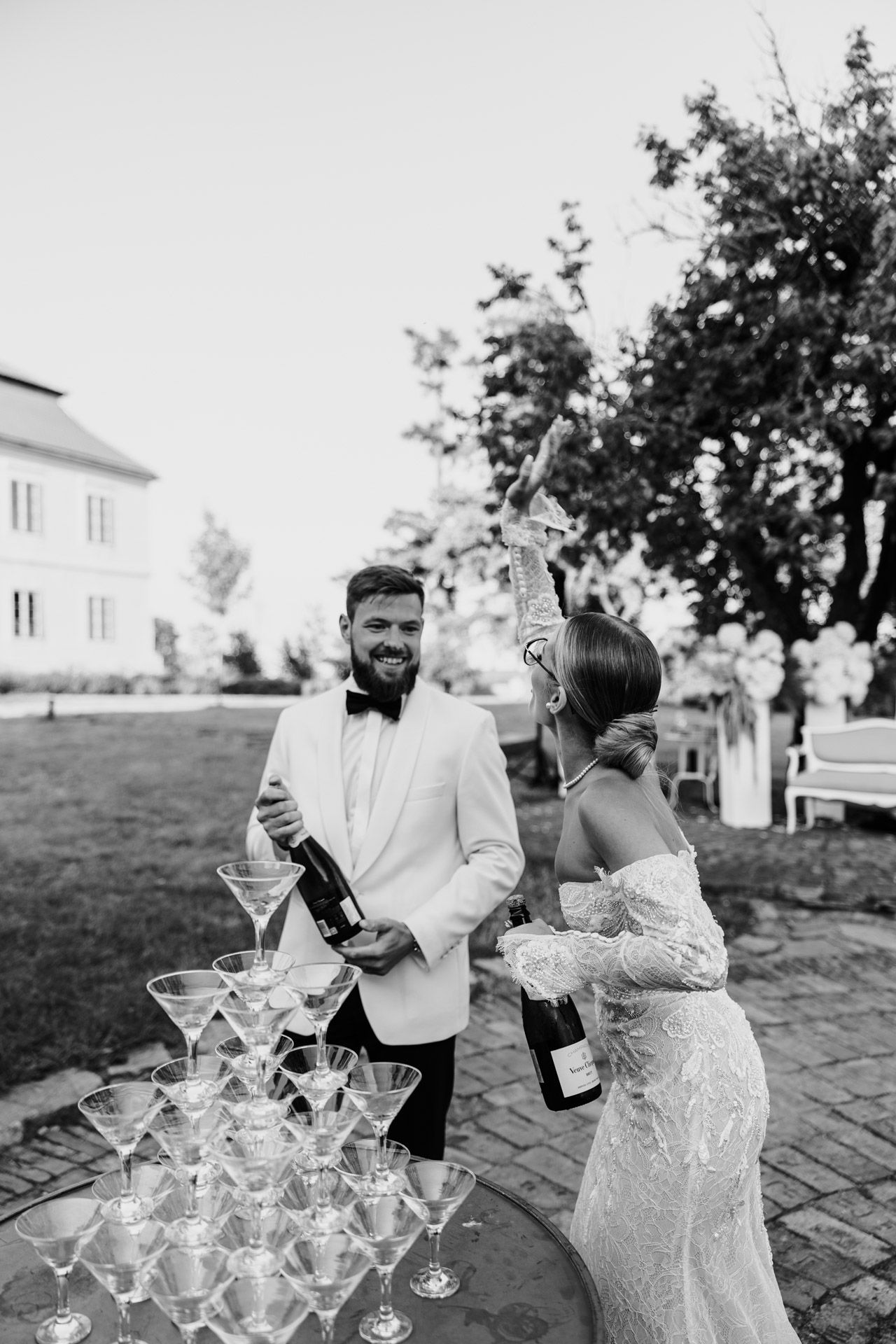 Champagne tower na svatebním místě Kocanda Kravsko.