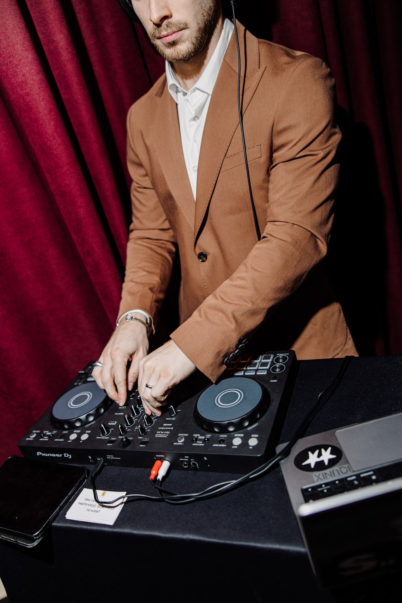DJ na svatbu.