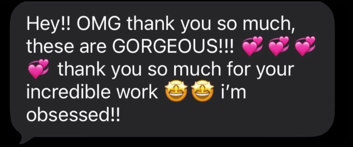 Positive client testimonial message praising gorgeous family photography with heart emojis on dark background.