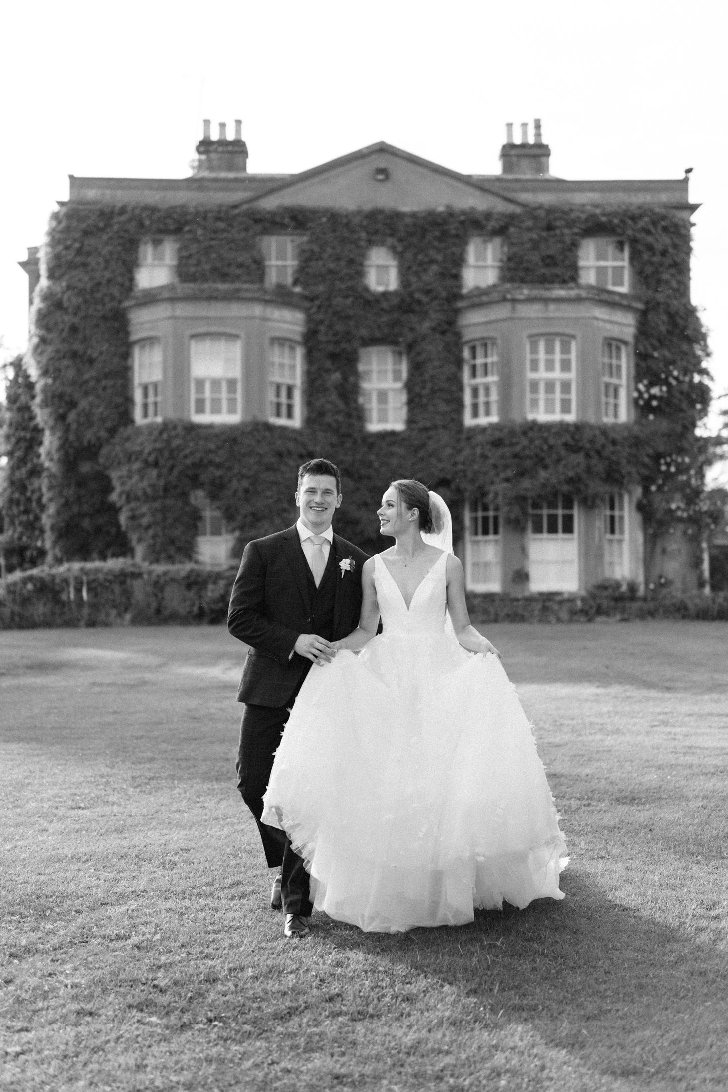 Elegant & Timeless Spring Wedding at Northbrook Park for a