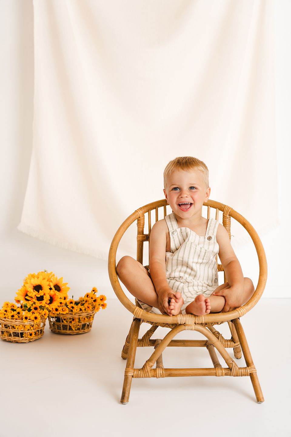foto van spelende kind in fotostudio in zandhoven