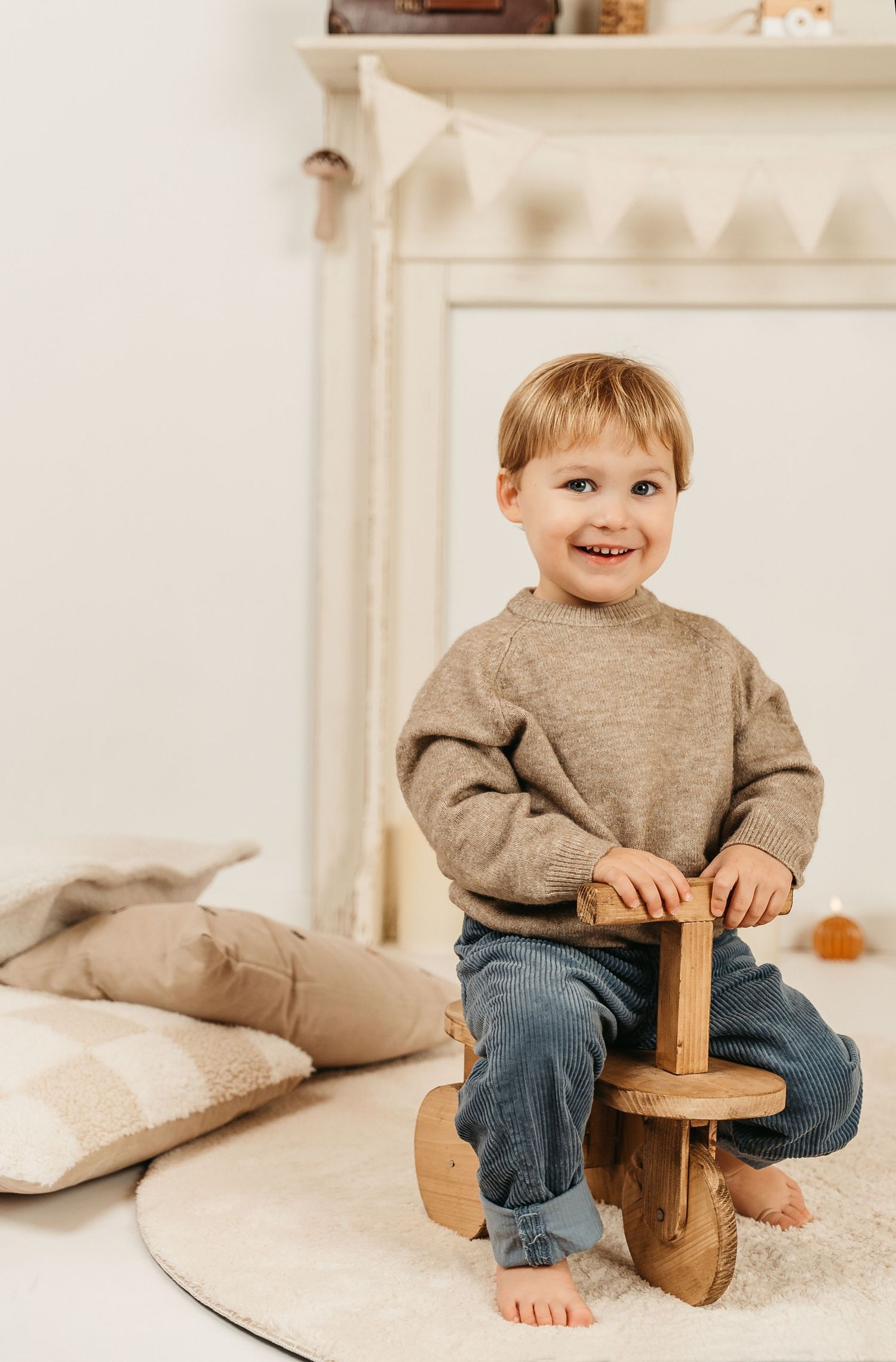 foto van een spelende kind tijdens een photoshoot in studio in Zandhoven