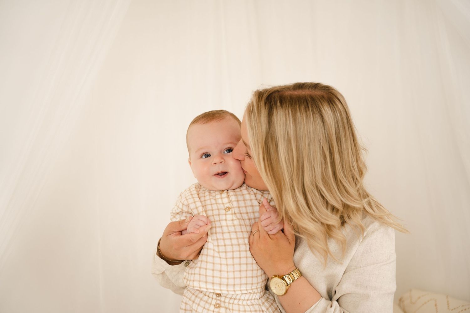 foto van mama met baby in fotostudio in zandhoven