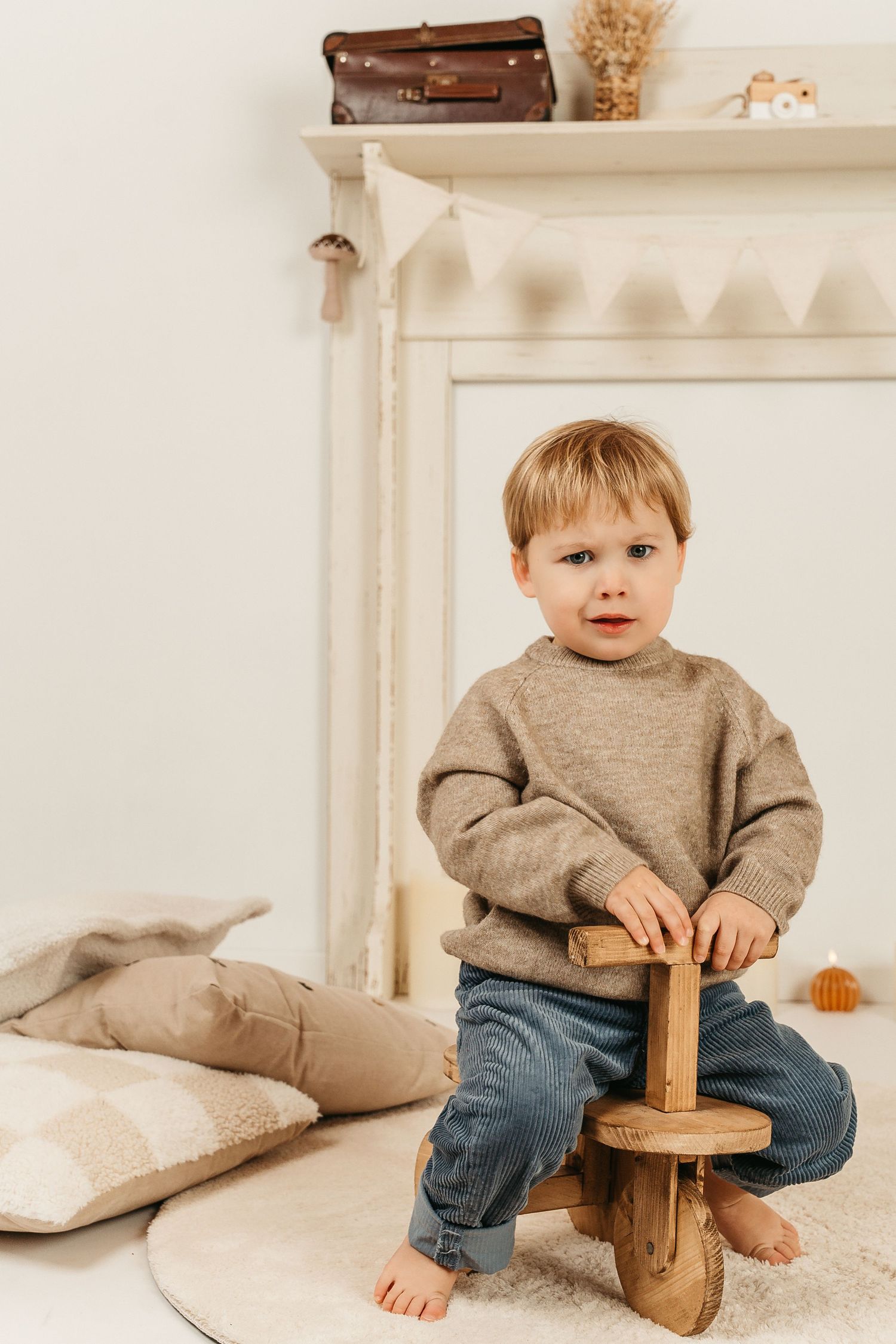 spontane foto van kind in studio in zandhoven